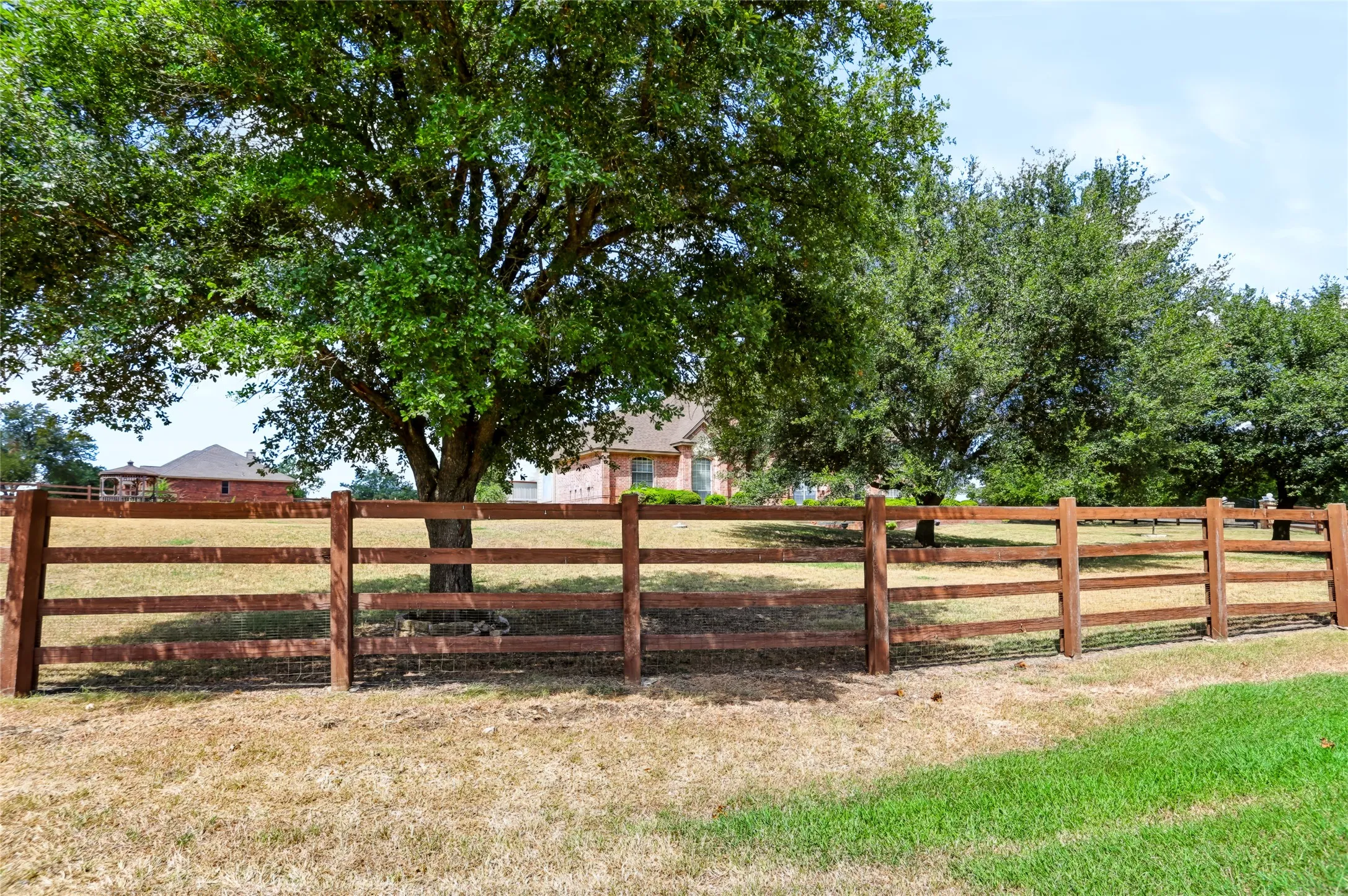 Single Family Residence For Sale in Parker County , 170 Park Place Circle, Cresson, Texas 76035, 4 Bedroom, 3 Bathroom, 3 Garage spaces, 3,327 Sqft, built in 2002, mls#21390966, Real Estate Agent in Cresson, Homes For Sale in Parker county, Homes For Sale in Cresson, Realtor in Cresson Texas, Real Estate Brokerage Independent Realty Texas, Luminita Cordes Realtor