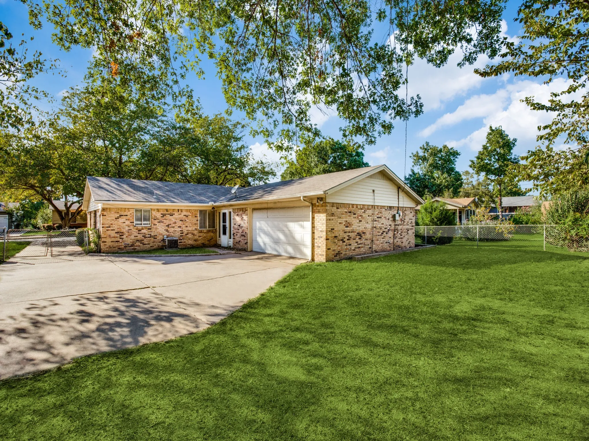 Single Family Residence For Rent in Tarrant County , 1209 Valley Vista Drive, Grapevine, Texas 76051, 3 Bedroom, 2 Bathroom, 2 Garage spaces, 1,376 Sqft, built in 1966, mls#21390967, Real Estate Agent in Grapevine, Homes For Rent in Tarrant county, Homes For Rent in Grapevine, Realtor in Grapevine Texas, Real Estate Brokerage Independent Realty Texas, Luminita Cordes Realtor