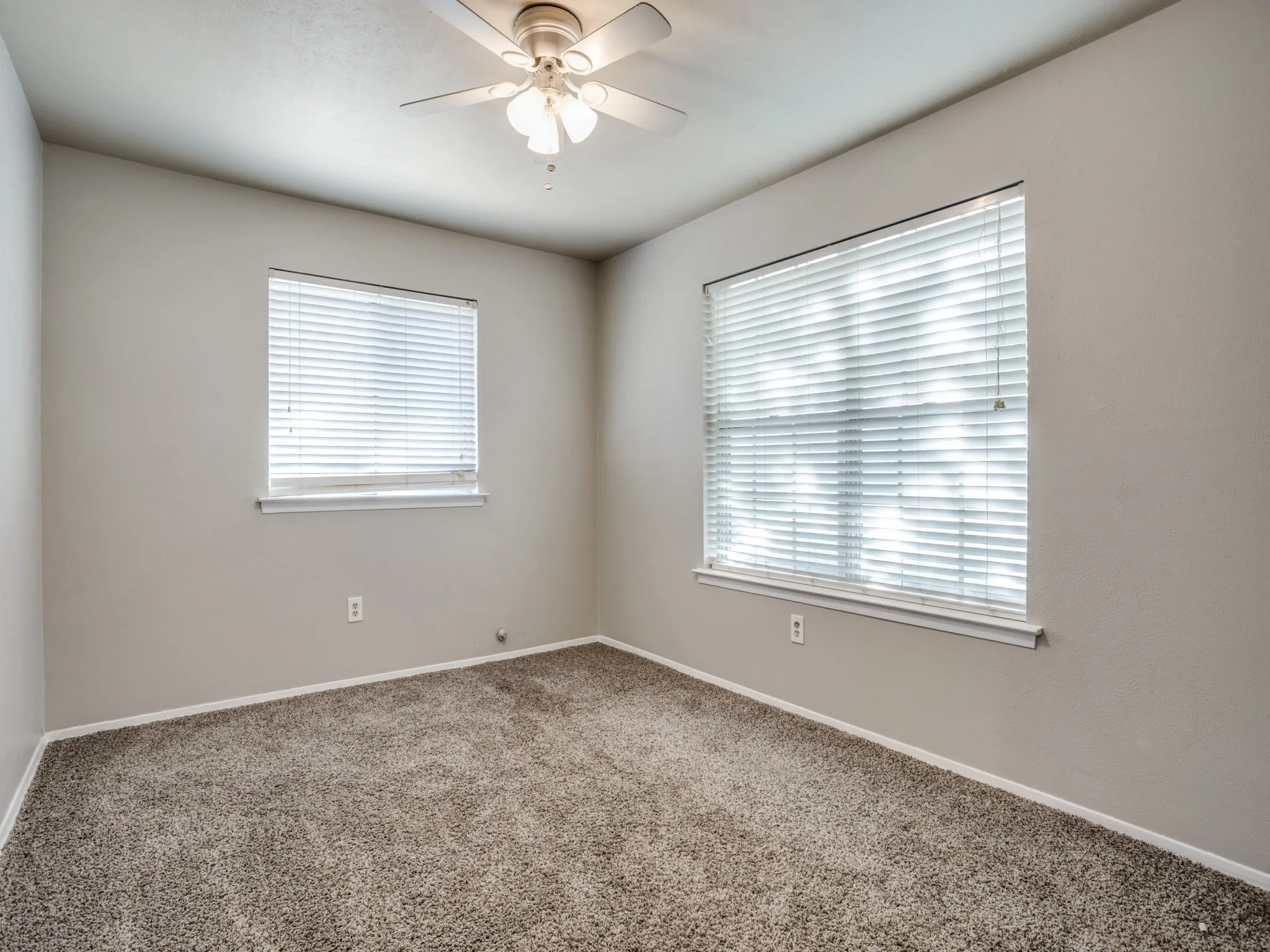 Single Family Residence For Rent in Tarrant County , 1209 Valley Vista Drive, Grapevine, Texas 76051, 3 Bedroom, 2 Bathroom, 2 Garage spaces, 1,376 Sqft, built in 1966, mls#21390967, Real Estate Agent in Grapevine, Homes For Rent in Tarrant county, Homes For Rent in Grapevine, Realtor in Grapevine Texas, Real Estate Brokerage Independent Realty Texas, Luminita Cordes Realtor