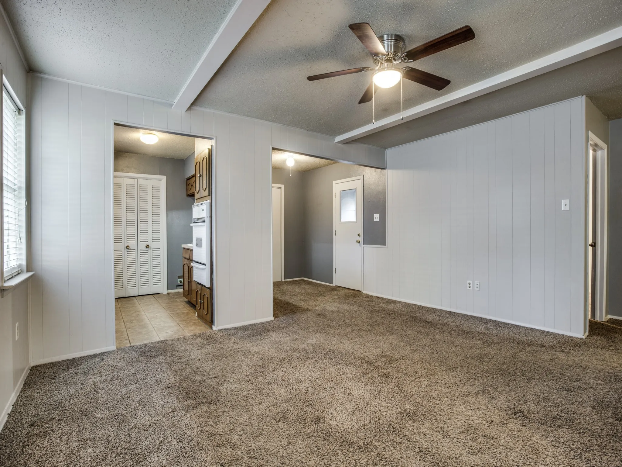 Single Family Residence For Rent in Tarrant County , 1209 Valley Vista Drive, Grapevine, Texas 76051, 3 Bedroom, 2 Bathroom, 2 Garage spaces, 1,376 Sqft, built in 1966, mls#21390967, Real Estate Agent in Grapevine, Homes For Rent in Tarrant county, Homes For Rent in Grapevine, Realtor in Grapevine Texas, Real Estate Brokerage Independent Realty Texas, Luminita Cordes Realtor