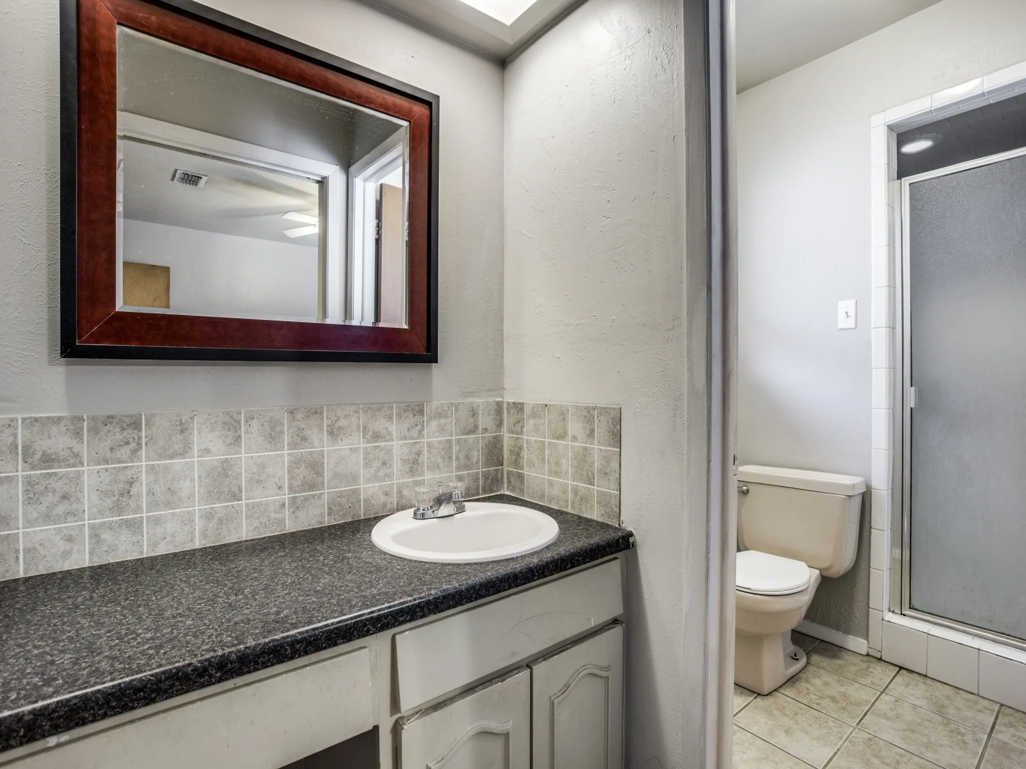 Single Family Residence For Rent in Tarrant County , 1209 Valley Vista Drive, Grapevine, Texas 76051, 3 Bedroom, 2 Bathroom, 2 Garage spaces, 1,376 Sqft, built in 1966, mls#21390967, Real Estate Agent in Grapevine, Homes For Rent in Tarrant county, Homes For Rent in Grapevine, Realtor in Grapevine Texas, Real Estate Brokerage Independent Realty Texas, Luminita Cordes Realtor