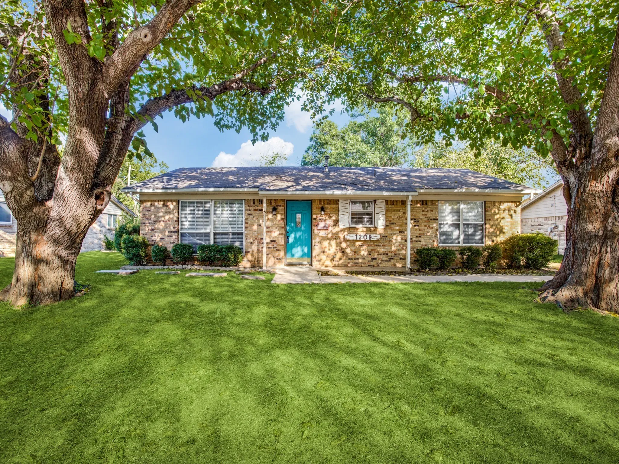 Single Family Residence For Rent