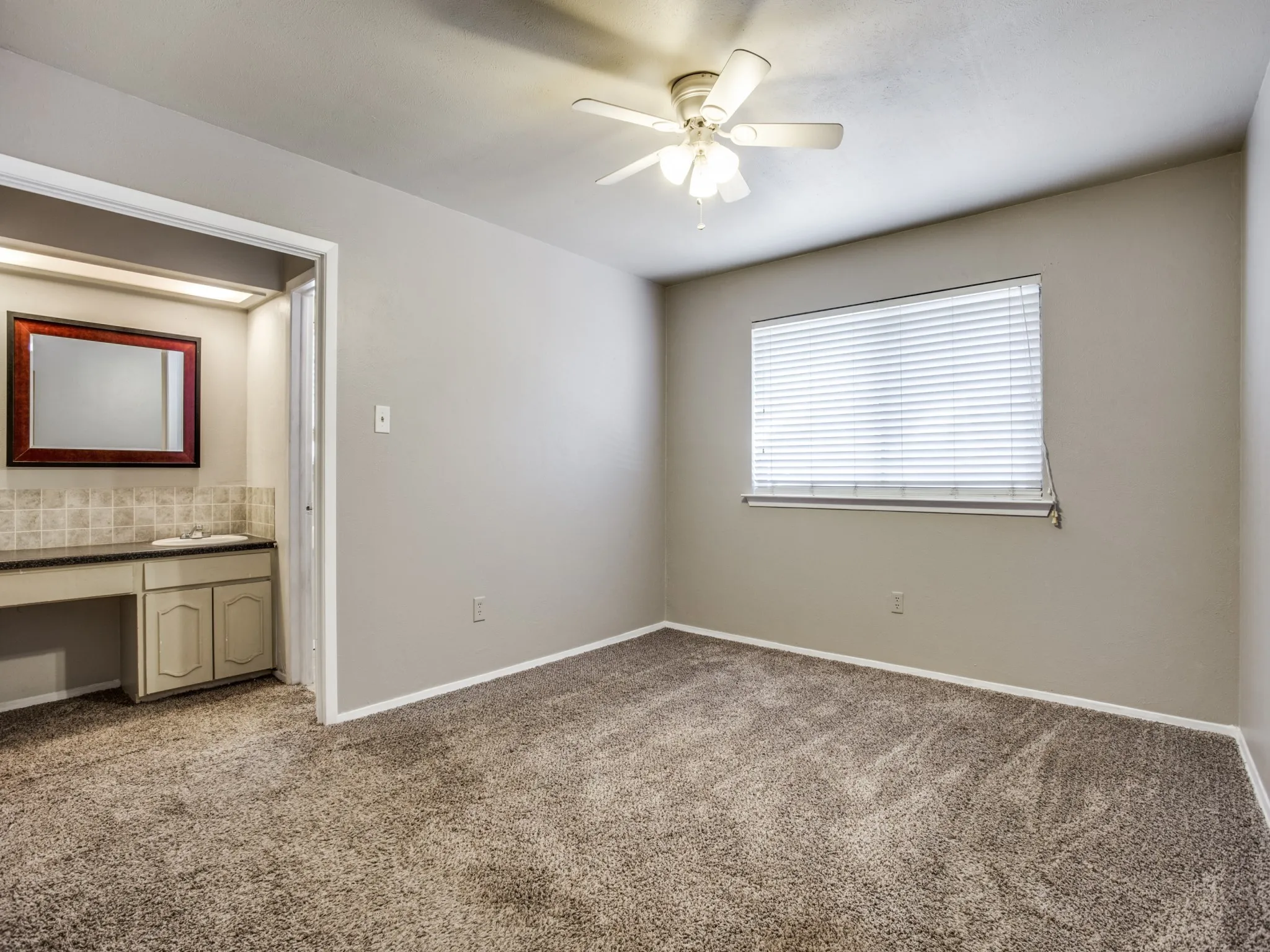 Single Family Residence For Rent in Tarrant County , 1209 Valley Vista Drive, Grapevine, Texas 76051, 3 Bedroom, 2 Bathroom, 2 Garage spaces, 1,376 Sqft, built in 1966, mls#21390967, Real Estate Agent in Grapevine, Homes For Rent in Tarrant county, Homes For Rent in Grapevine, Realtor in Grapevine Texas, Real Estate Brokerage Independent Realty Texas, Luminita Cordes Realtor