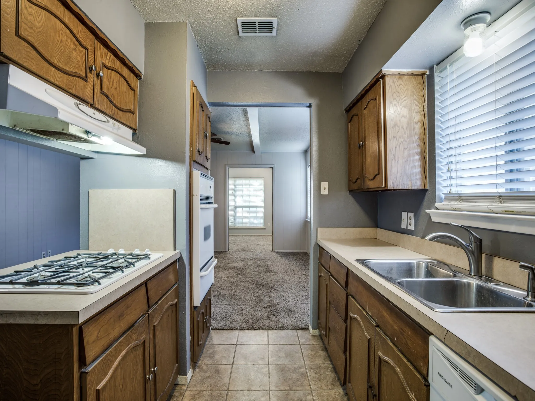 Single Family Residence For Rent in Tarrant County , 1209 Valley Vista Drive, Grapevine, Texas 76051, 3 Bedroom, 2 Bathroom, 2 Garage spaces, 1,376 Sqft, built in 1966, mls#21390967, Real Estate Agent in Grapevine, Homes For Rent in Tarrant county, Homes For Rent in Grapevine, Realtor in Grapevine Texas, Real Estate Brokerage Independent Realty Texas, Luminita Cordes Realtor