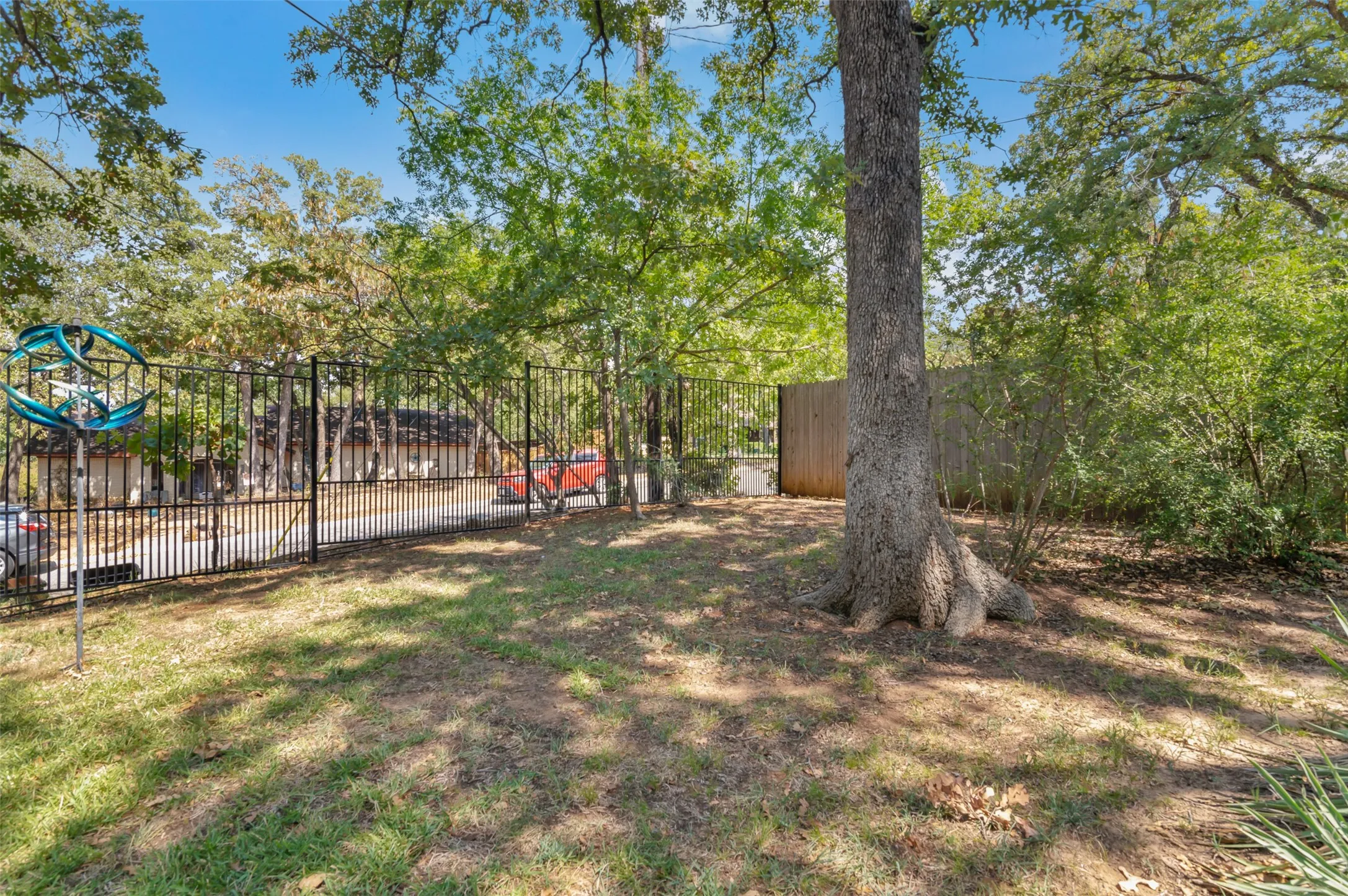 Single Family Residence For Sale in Denton County , 1800 Emerson Lane, Denton, Texas 76209, 3 Bedroom, 2 Bathroom, 2 Garage spaces, 1,810 Sqft, built in 1965, mls#21386171, Real Estate Agent in Denton, Homes For Sale in Denton county, Homes For Sale in Denton, Realtor in Denton Texas, Real Estate Brokerage Independent Realty Texas, Luminita Cordes Realtor