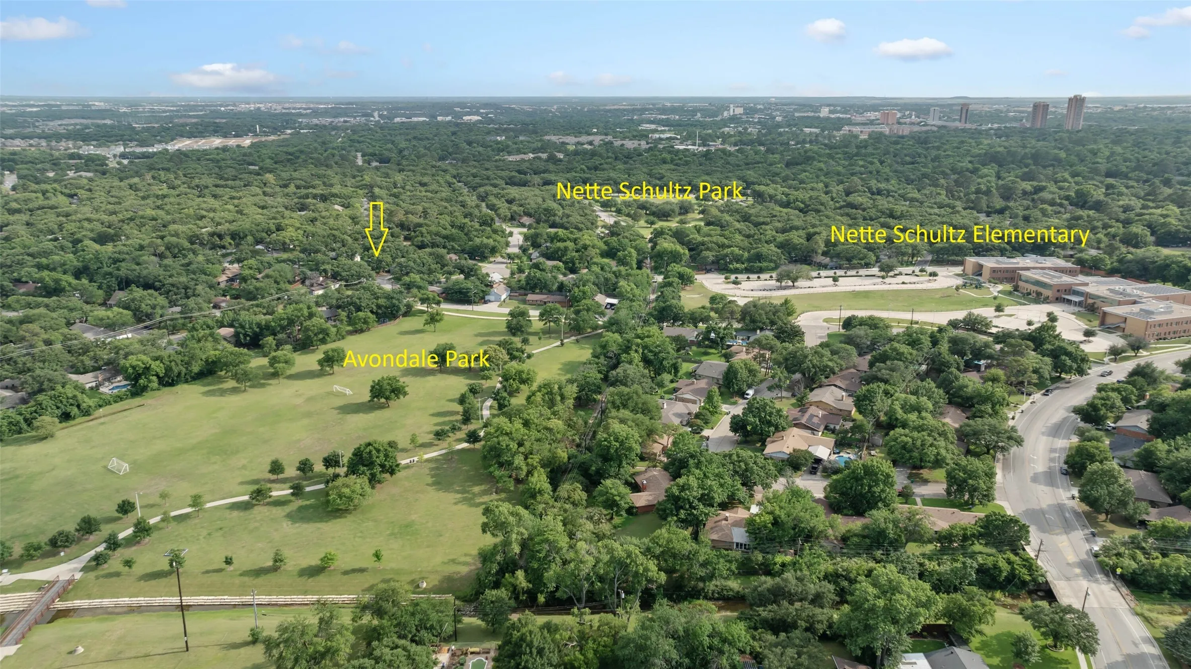 Perfectly located between 2 parks and the neighborhood elementary school.