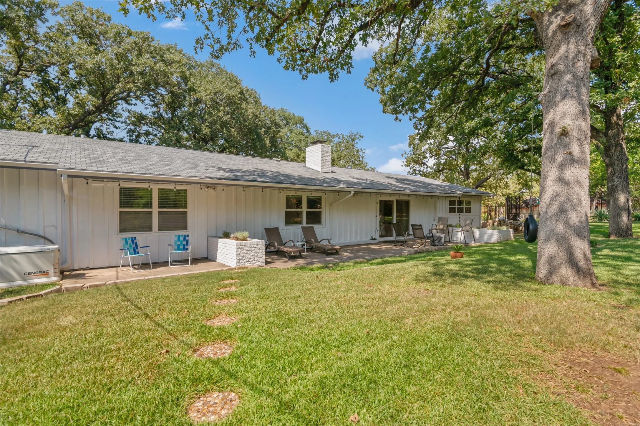 Single Family Residence For Sale in Denton County , 1800 Emerson Lane, Denton, Texas 76209, 3 Bedroom, 2 Bathroom, 2 Garage spaces, 1,810 Sqft, built in 1965, mls#21386171, Real Estate Agent in Denton, Homes For Sale in Denton county, Homes For Sale in Denton, Realtor in Denton Texas, Real Estate Brokerage Independent Realty Texas, Luminita Cordes Realtor