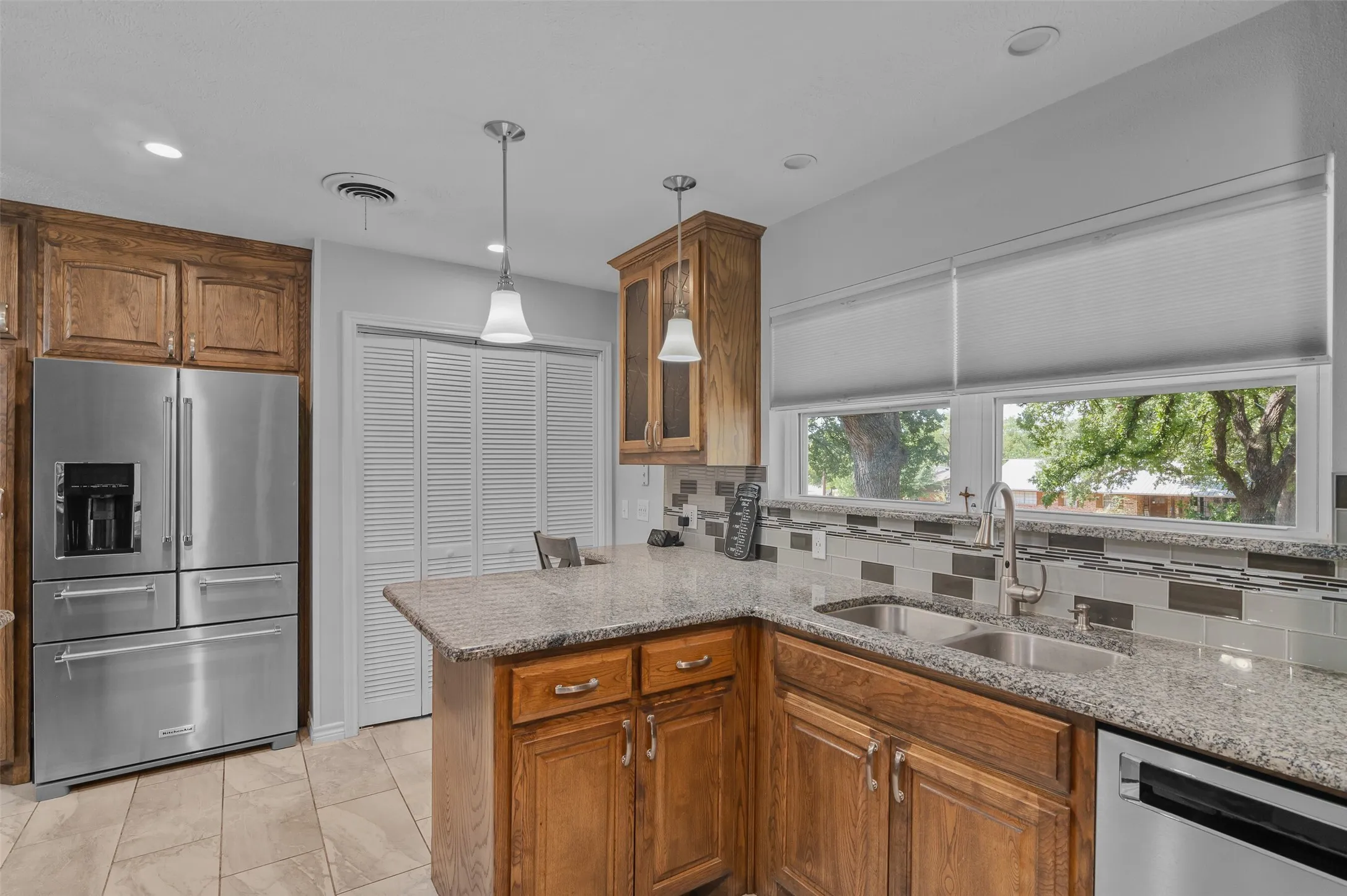 Single Family Residence For Sale in Denton County , 1800 Emerson Lane, Denton, Texas 76209, 3 Bedroom, 2 Bathroom, 2 Garage spaces, 1,810 Sqft, built in 1965, mls#21386171, Real Estate Agent in Denton, Homes For Sale in Denton county, Homes For Sale in Denton, Realtor in Denton Texas, Real Estate Brokerage Independent Realty Texas, Luminita Cordes Realtor
