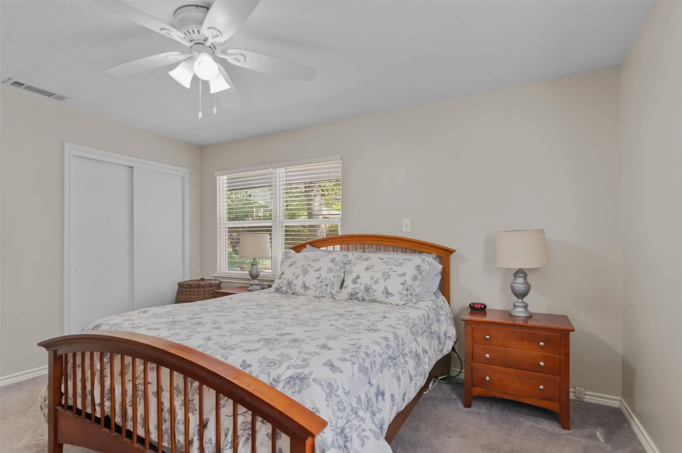 Single Family Residence For Sale in Denton County , 1800 Emerson Lane, Denton, Texas 76209, 3 Bedroom, 2 Bathroom, 2 Garage spaces, 1,810 Sqft, built in 1965, mls#21386171, Real Estate Agent in Denton, Homes For Sale in Denton county, Homes For Sale in Denton, Realtor in Denton Texas, Real Estate Brokerage Independent Realty Texas, Luminita Cordes Realtor