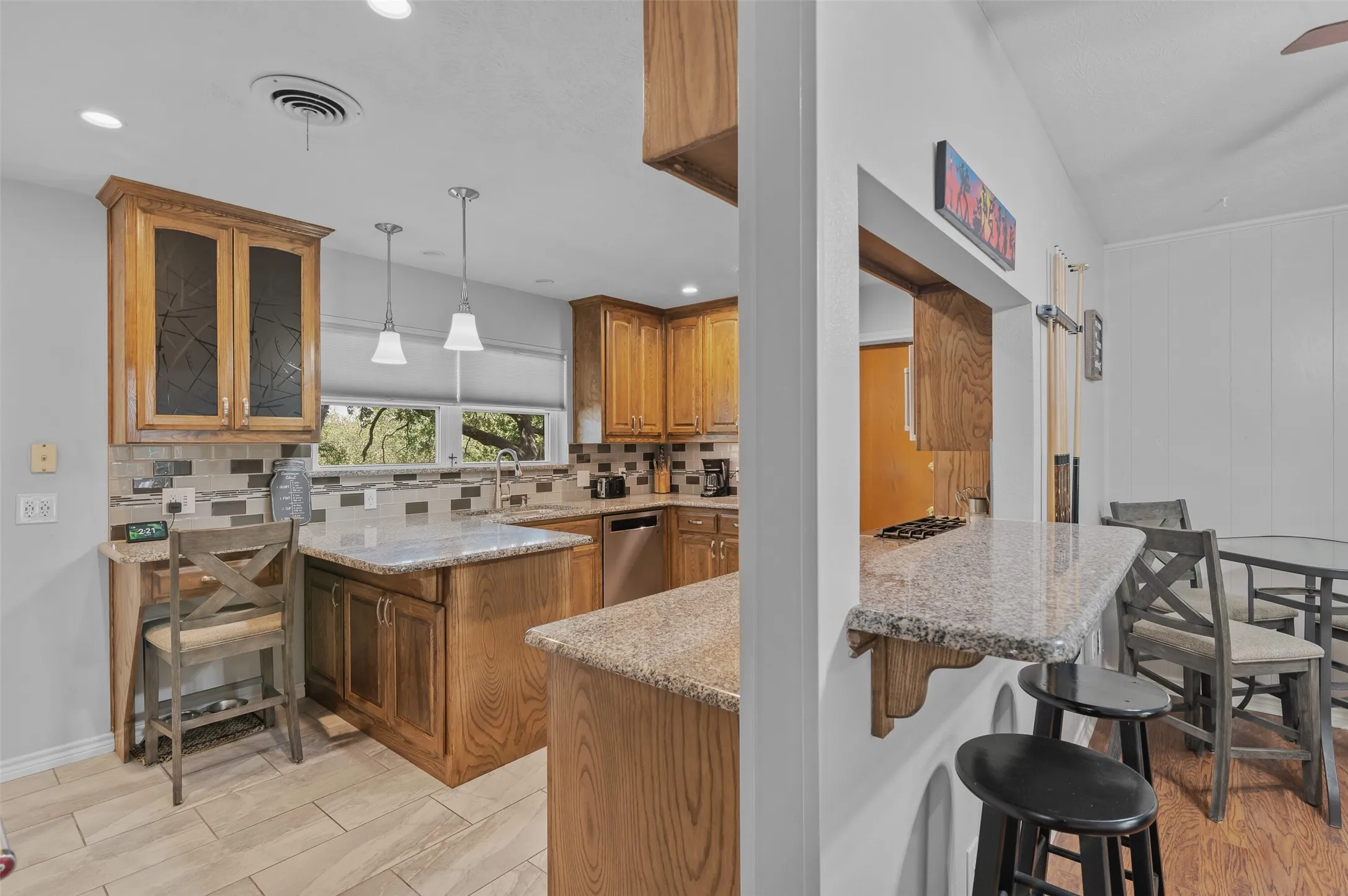 Single Family Residence For Sale in Denton County , 1800 Emerson Lane, Denton, Texas 76209, 3 Bedroom, 2 Bathroom, 2 Garage spaces, 1,810 Sqft, built in 1965, mls#21386171, Real Estate Agent in Denton, Homes For Sale in Denton county, Homes For Sale in Denton, Realtor in Denton Texas, Real Estate Brokerage Independent Realty Texas, Luminita Cordes Realtor