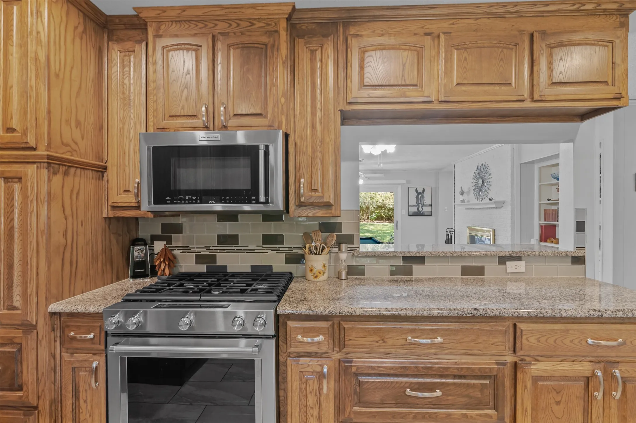 Single Family Residence For Sale in Denton County , 1800 Emerson Lane, Denton, Texas 76209, 3 Bedroom, 2 Bathroom, 2 Garage spaces, 1,810 Sqft, built in 1965, mls#21386171, Real Estate Agent in Denton, Homes For Sale in Denton county, Homes For Sale in Denton, Realtor in Denton Texas, Real Estate Brokerage Independent Realty Texas, Luminita Cordes Realtor