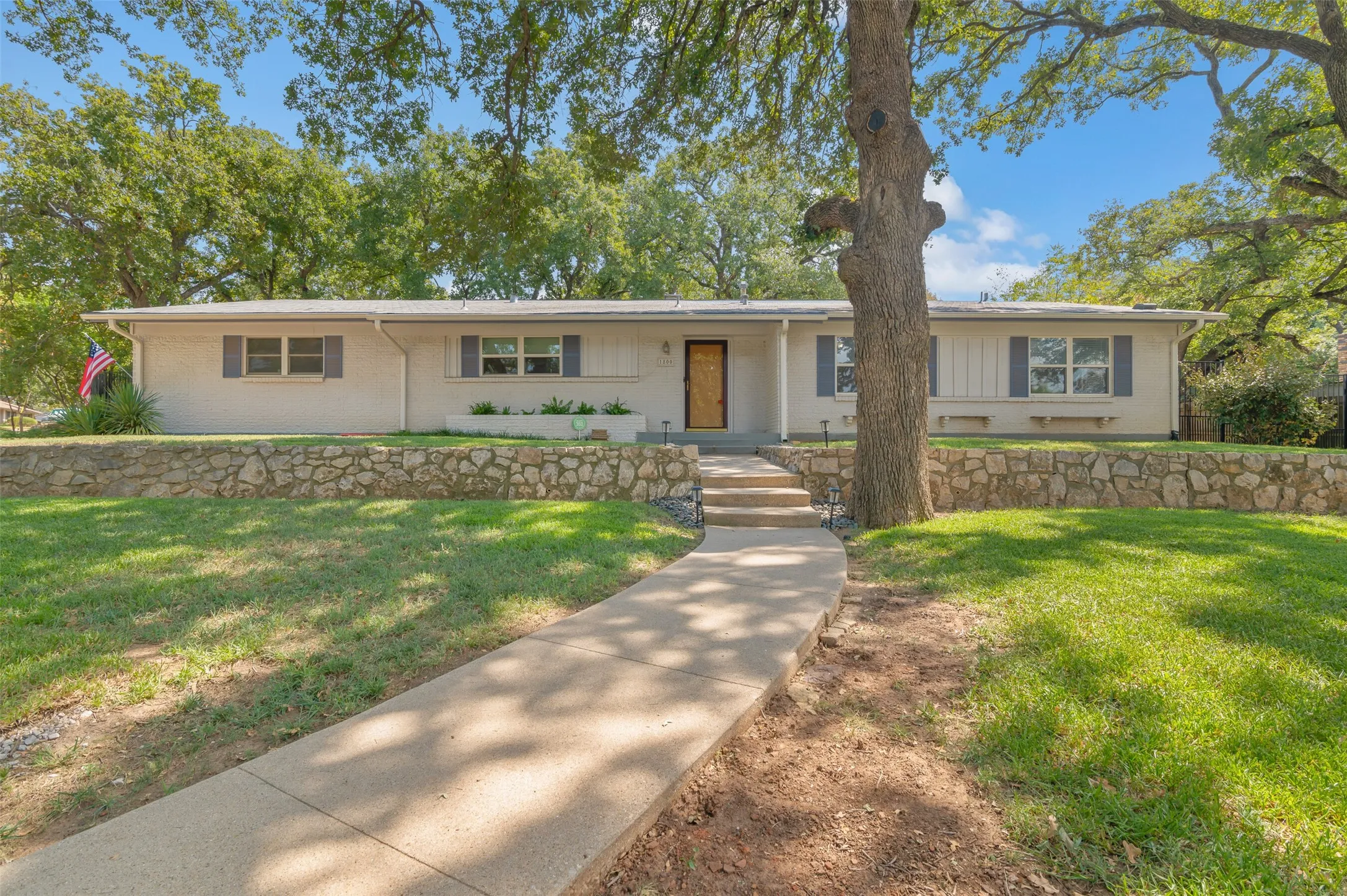 Welcome Home to 1800 Emerson Ln