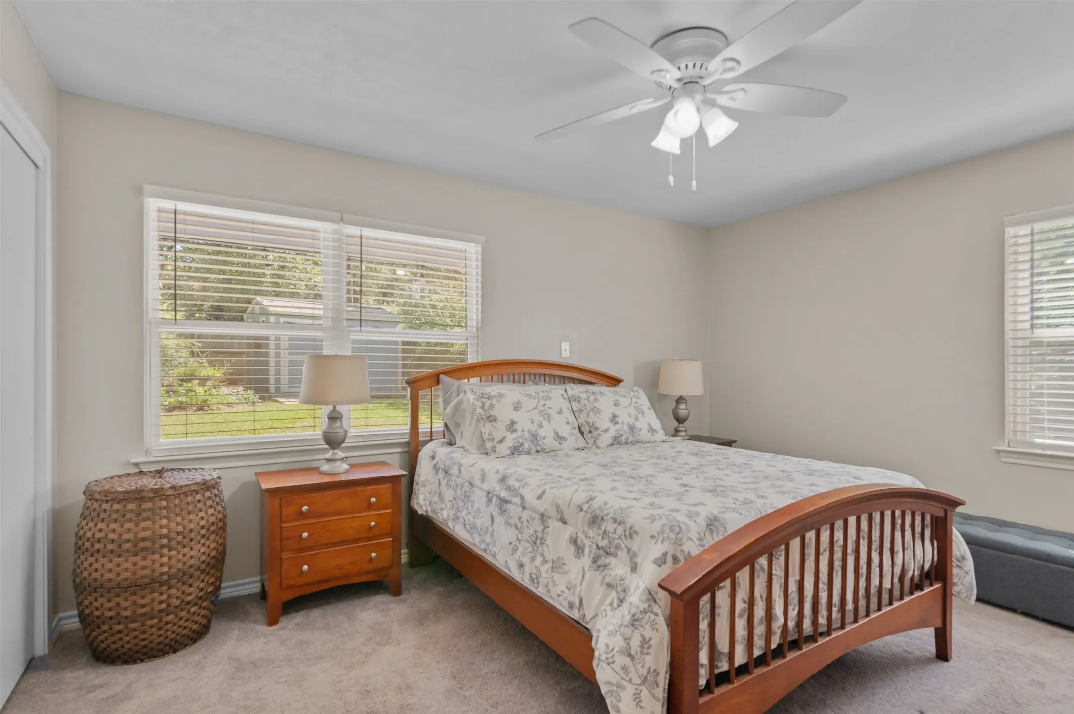 Single Family Residence For Sale in Denton County , 1800 Emerson Lane, Denton, Texas 76209, 3 Bedroom, 2 Bathroom, 2 Garage spaces, 1,810 Sqft, built in 1965, mls#21386171, Real Estate Agent in Denton, Homes For Sale in Denton county, Homes For Sale in Denton, Realtor in Denton Texas, Real Estate Brokerage Independent Realty Texas, Luminita Cordes Realtor