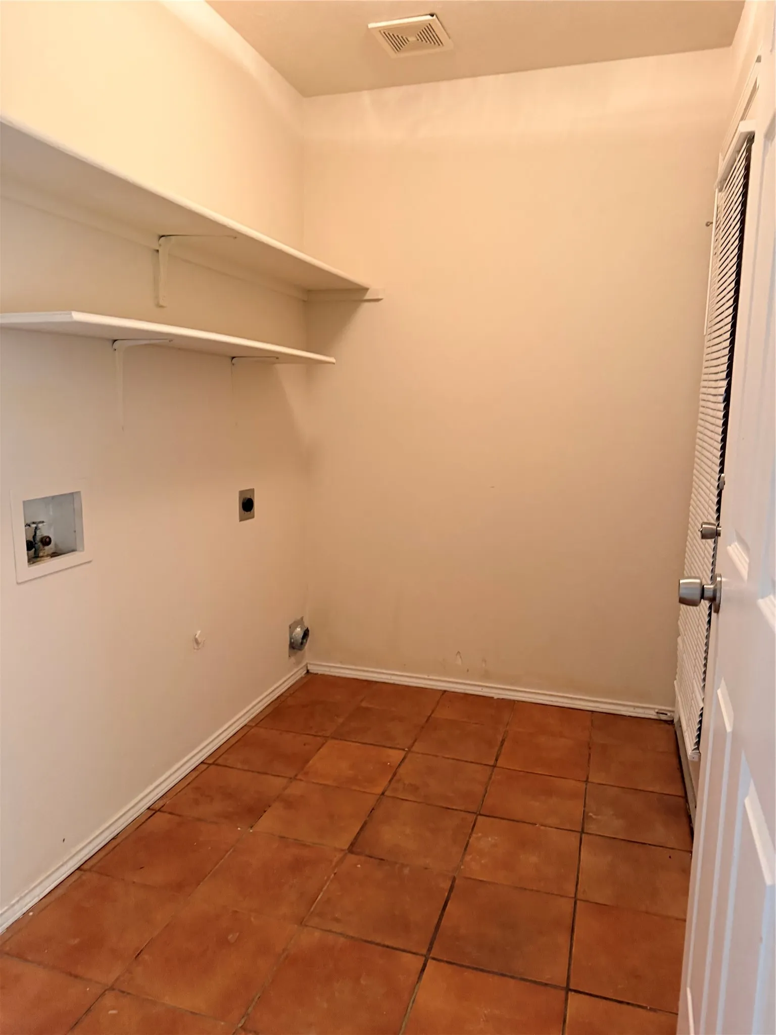 Single Family Residence For Rent in Dallas County , 1149 Weaver Street, Cedar Hill, Texas 75104, 3 Bedroom, 2 Bathroom, 2 Garage spaces, 1,690 Sqft, built in 1998, mls#21390969, Real Estate Agent in Cedar Hill, Homes For Rent in Dallas county, Homes For Rent in Cedar Hill, Realtor in Cedar Hill Texas, Real Estate Brokerage Independent Realty Texas, Luminita Cordes Realtor
