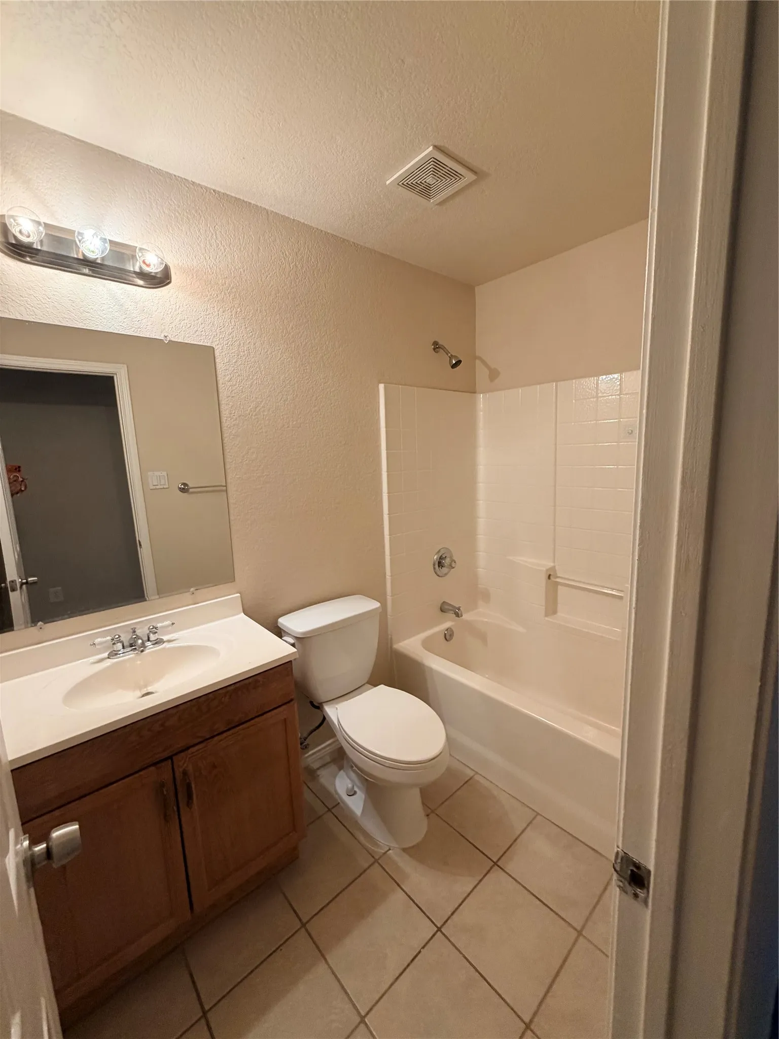 Single Family Residence For Rent in Dallas County , 1149 Weaver Street, Cedar Hill, Texas 75104, 3 Bedroom, 2 Bathroom, 2 Garage spaces, 1,690 Sqft, built in 1998, mls#21390969, Real Estate Agent in Cedar Hill, Homes For Rent in Dallas county, Homes For Rent in Cedar Hill, Realtor in Cedar Hill Texas, Real Estate Brokerage Independent Realty Texas, Luminita Cordes Realtor