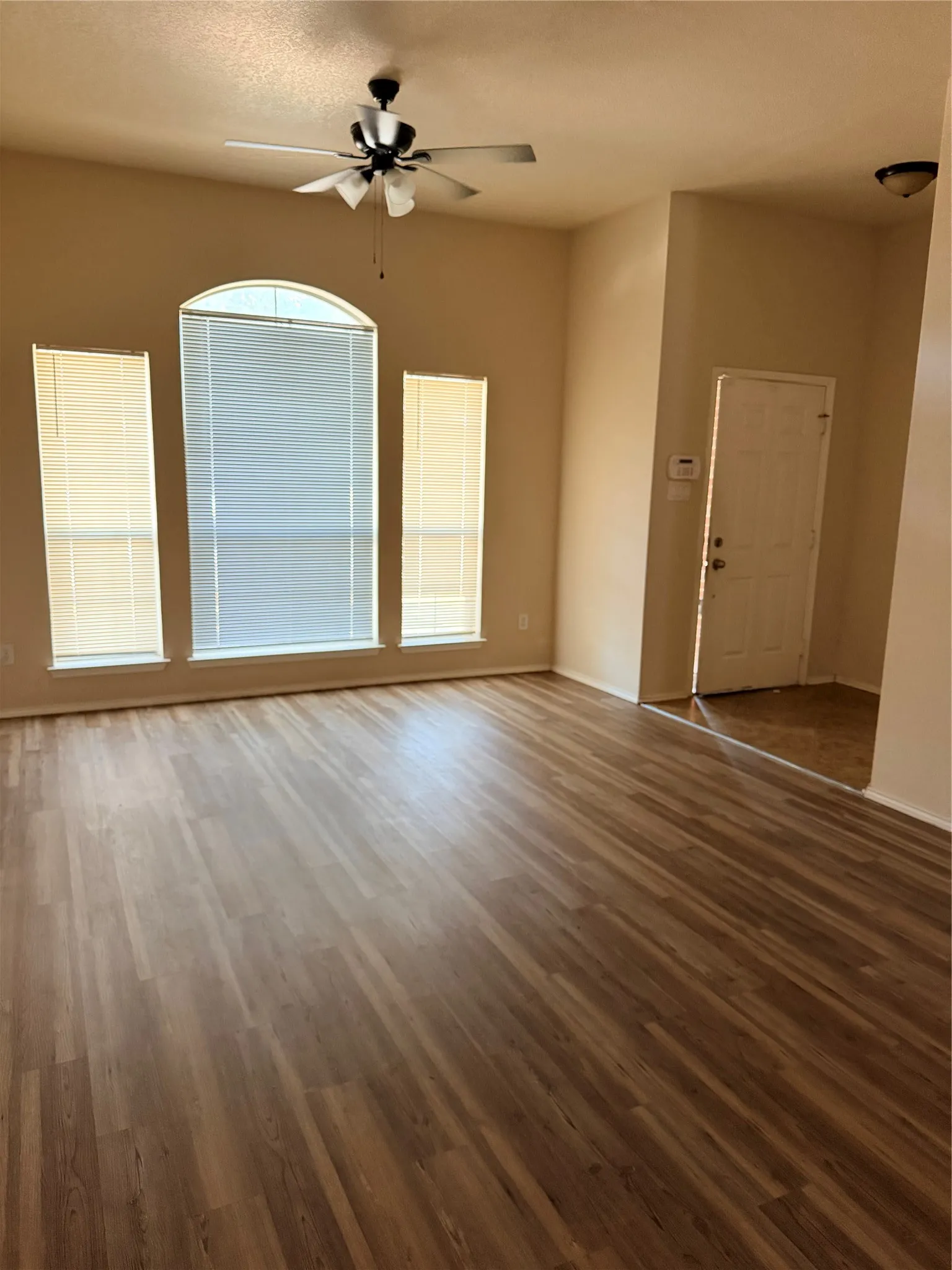 Single Family Residence For Rent in Dallas County , 1149 Weaver Street, Cedar Hill, Texas 75104, 3 Bedroom, 2 Bathroom, 2 Garage spaces, 1,690 Sqft, built in 1998, mls#21390969, Real Estate Agent in Cedar Hill, Homes For Rent in Dallas county, Homes For Rent in Cedar Hill, Realtor in Cedar Hill Texas, Real Estate Brokerage Independent Realty Texas, Luminita Cordes Realtor
