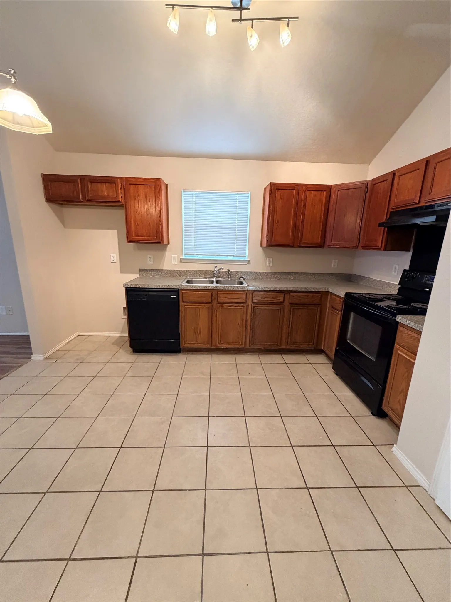 Single Family Residence For Rent in Dallas County , 1149 Weaver Street, Cedar Hill, Texas 75104, 3 Bedroom, 2 Bathroom, 2 Garage spaces, 1,690 Sqft, built in 1998, mls#21390969, Real Estate Agent in Cedar Hill, Homes For Rent in Dallas county, Homes For Rent in Cedar Hill, Realtor in Cedar Hill Texas, Real Estate Brokerage Independent Realty Texas, Luminita Cordes Realtor