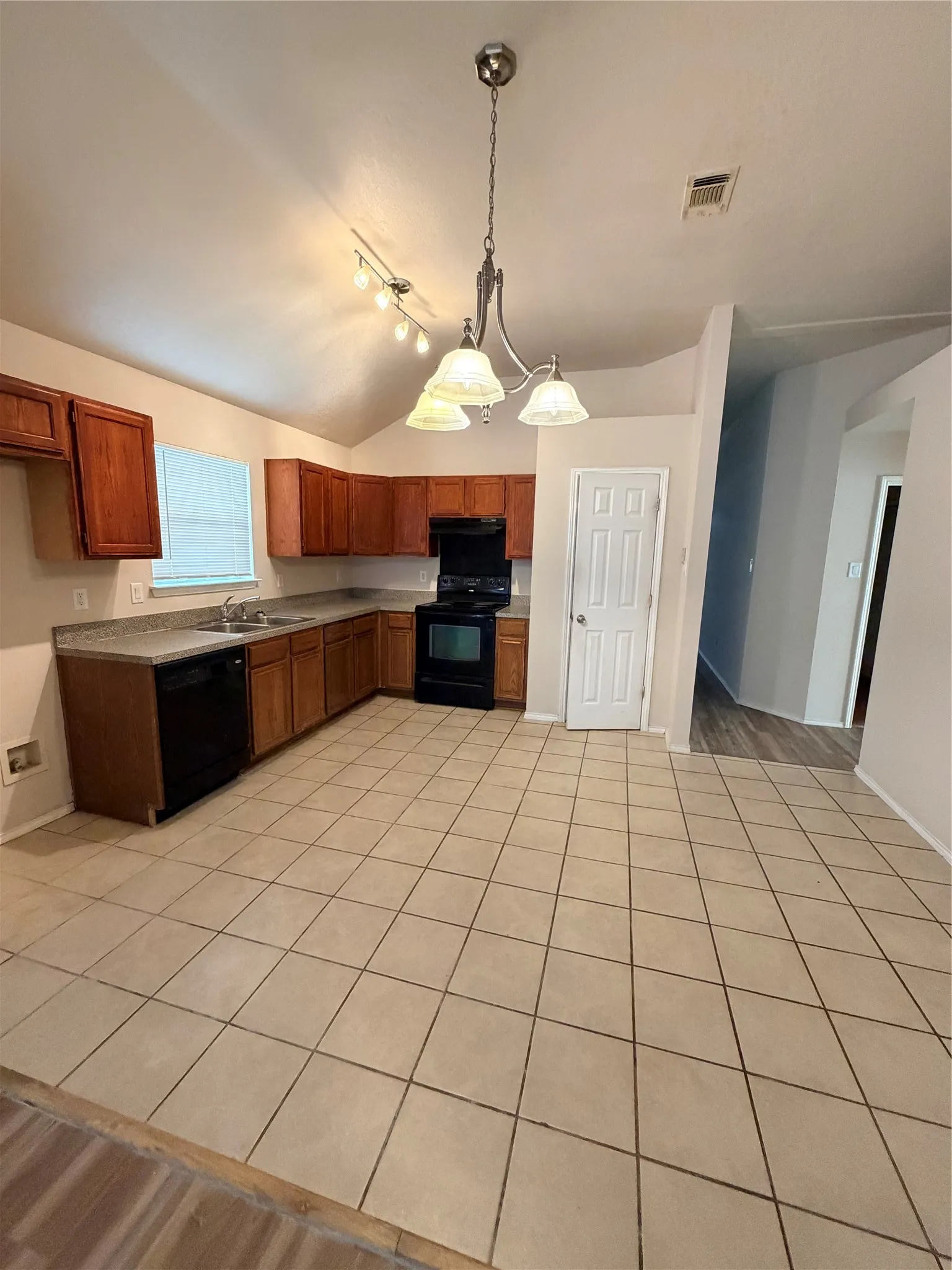 Single Family Residence For Rent in Dallas County , 1149 Weaver Street, Cedar Hill, Texas 75104, 3 Bedroom, 2 Bathroom, 2 Garage spaces, 1,690 Sqft, built in 1998, mls#21390969, Real Estate Agent in Cedar Hill, Homes For Rent in Dallas county, Homes For Rent in Cedar Hill, Realtor in Cedar Hill Texas, Real Estate Brokerage Independent Realty Texas, Luminita Cordes Realtor