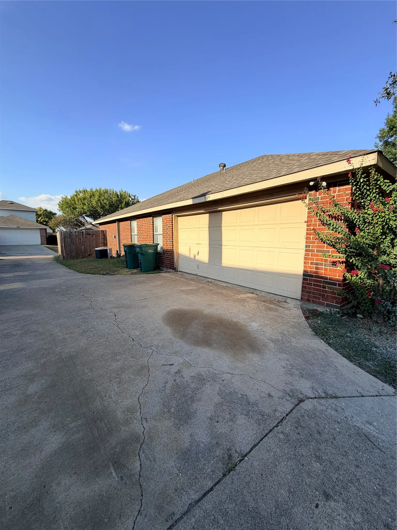 Single Family Residence For Rent in Dallas County , 1149 Weaver Street, Cedar Hill, Texas 75104, 3 Bedroom, 2 Bathroom, 2 Garage spaces, 1,690 Sqft, built in 1998, mls#21390969, Real Estate Agent in Cedar Hill, Homes For Rent in Dallas county, Homes For Rent in Cedar Hill, Realtor in Cedar Hill Texas, Real Estate Brokerage Independent Realty Texas, Luminita Cordes Realtor