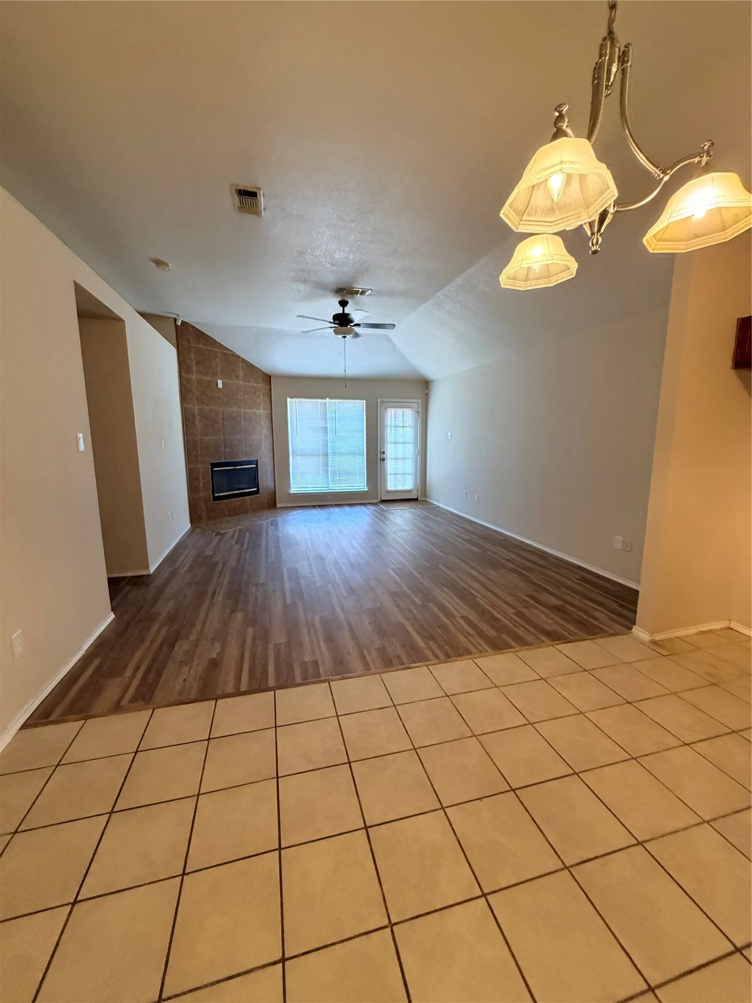 Single Family Residence For Rent in Dallas County , 1149 Weaver Street, Cedar Hill, Texas 75104, 3 Bedroom, 2 Bathroom, 2 Garage spaces, 1,690 Sqft, built in 1998, mls#21390969, Real Estate Agent in Cedar Hill, Homes For Rent in Dallas county, Homes For Rent in Cedar Hill, Realtor in Cedar Hill Texas, Real Estate Brokerage Independent Realty Texas, Luminita Cordes Realtor