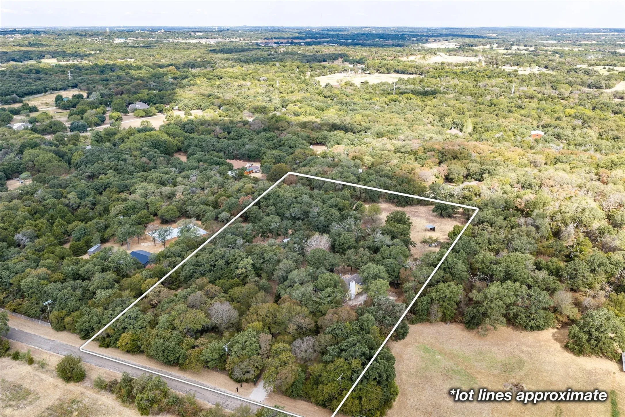 Single Family Residence For Sale in Johnson County , 4117 Matthew Drive, Cleburne, Texas 76031, 4 Bedroom, 3 Bathroom, Garage spaces, 2,346 Sqft, built in 1994, mls#21384069, Real Estate Agent in Cleburne, Homes For Sale in Johnson county, Homes For Sale in Cleburne, Realtor in Cleburne Texas, Real Estate Brokerage Independent Realty Texas, Luminita Cordes Realtor