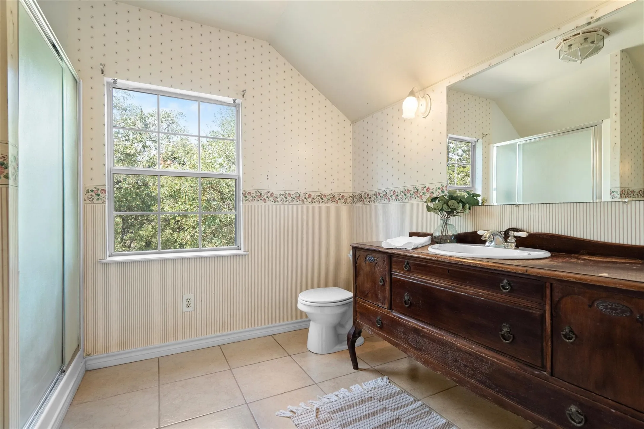 Single Family Residence For Sale in Johnson County , 4117 Matthew Drive, Cleburne, Texas 76031, 4 Bedroom, 3 Bathroom, Garage spaces, 2,346 Sqft, built in 1994, mls#21384069, Real Estate Agent in Cleburne, Homes For Sale in Johnson county, Homes For Sale in Cleburne, Realtor in Cleburne Texas, Real Estate Brokerage Independent Realty Texas, Luminita Cordes Realtor