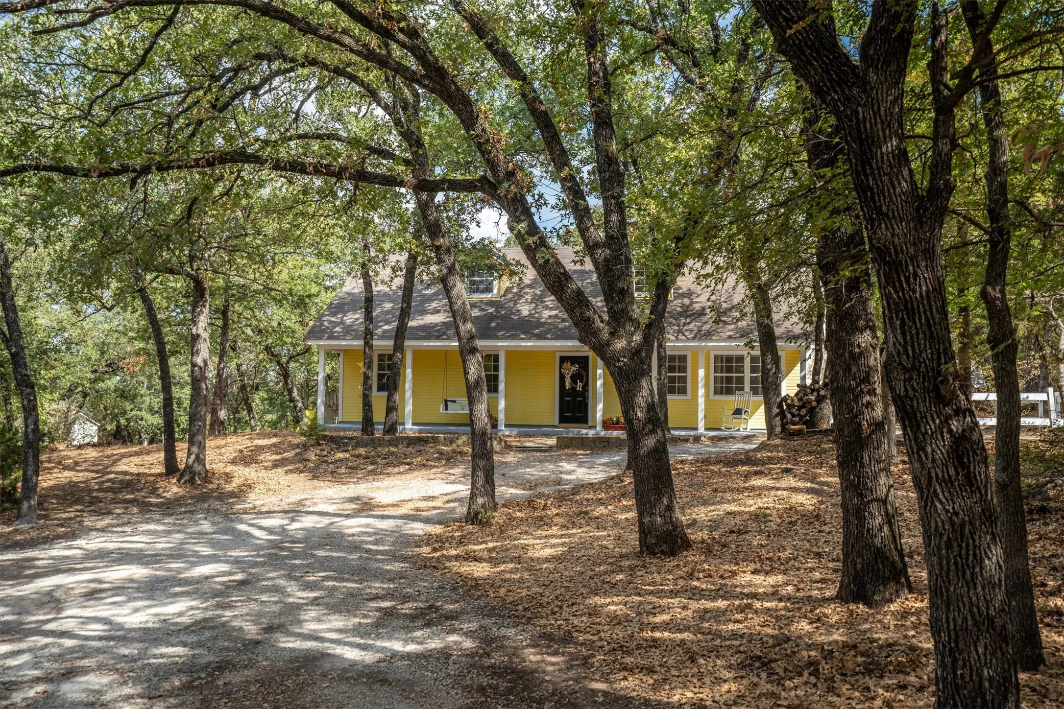 Single Family Residence For Sale in Johnson County , 4117 Matthew Drive, Cleburne, Texas 76031, 4 Bedroom, 3 Bathroom, Garage spaces, 2,346 Sqft, built in 1994, mls#21384069, Real Estate Agent in Cleburne, Homes For Sale in Johnson county, Homes For Sale in Cleburne, Realtor in Cleburne Texas, Real Estate Brokerage Independent Realty Texas, Luminita Cordes Realtor