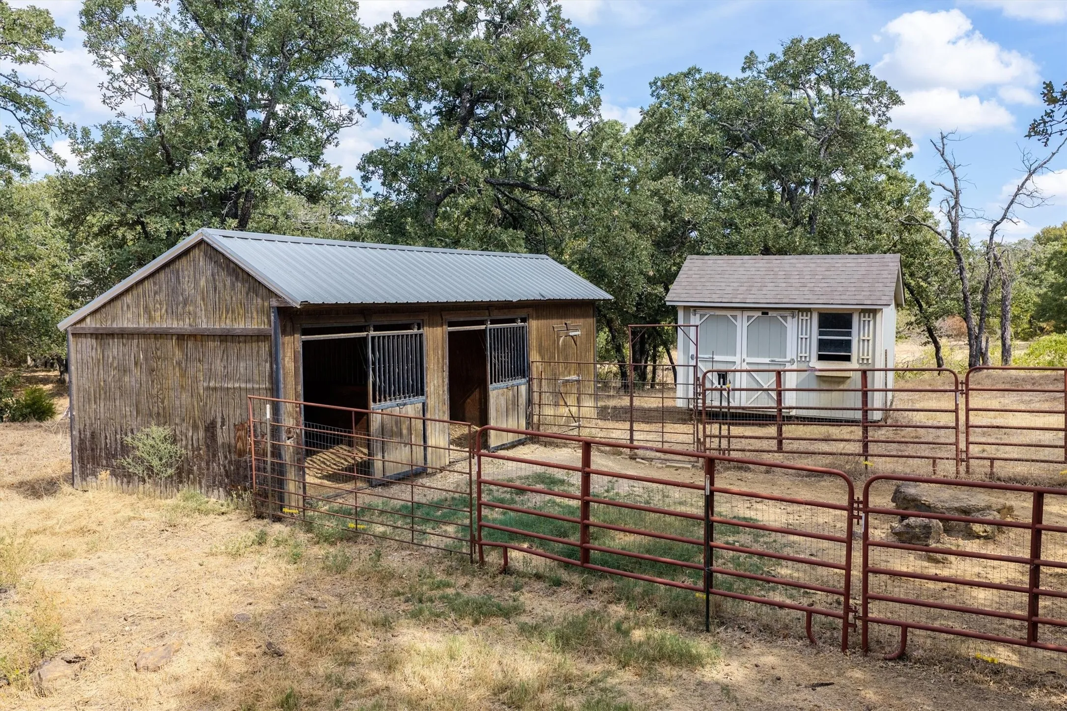 Single Family Residence For Sale in Johnson County , 4117 Matthew Drive, Cleburne, Texas 76031, 4 Bedroom, 3 Bathroom, Garage spaces, 2,346 Sqft, built in 1994, mls#21384069, Real Estate Agent in Cleburne, Homes For Sale in Johnson county, Homes For Sale in Cleburne, Realtor in Cleburne Texas, Real Estate Brokerage Independent Realty Texas, Luminita Cordes Realtor