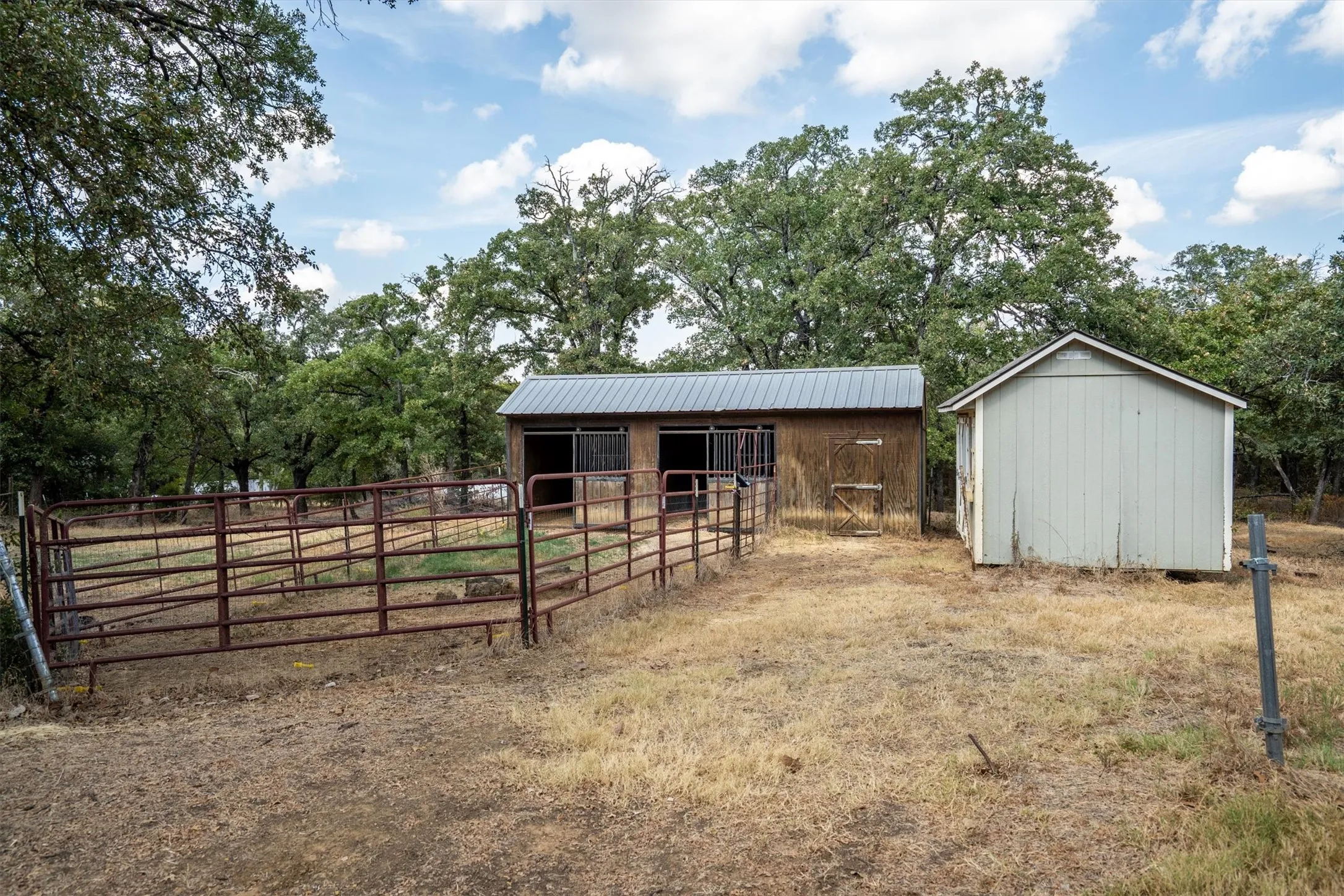 Single Family Residence For Sale in Johnson County , 4117 Matthew Drive, Cleburne, Texas 76031, 4 Bedroom, 3 Bathroom, Garage spaces, 2,346 Sqft, built in 1994, mls#21384069, Real Estate Agent in Cleburne, Homes For Sale in Johnson county, Homes For Sale in Cleburne, Realtor in Cleburne Texas, Real Estate Brokerage Independent Realty Texas, Luminita Cordes Realtor