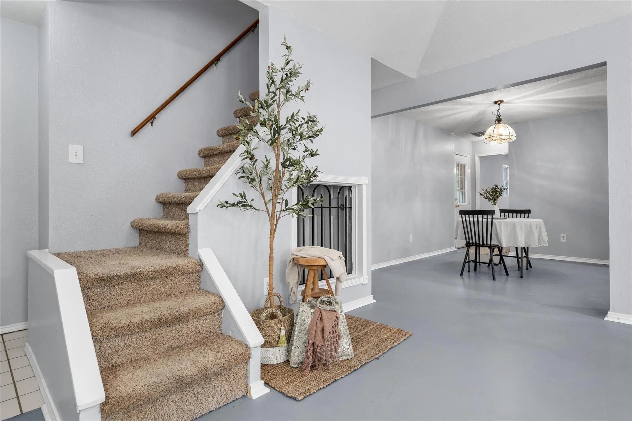 Single Family Residence For Sale in Johnson County , 4117 Matthew Drive, Cleburne, Texas 76031, 4 Bedroom, 3 Bathroom, Garage spaces, 2,346 Sqft, built in 1994, mls#21384069, Real Estate Agent in Cleburne, Homes For Sale in Johnson county, Homes For Sale in Cleburne, Realtor in Cleburne Texas, Real Estate Brokerage Independent Realty Texas, Luminita Cordes Realtor