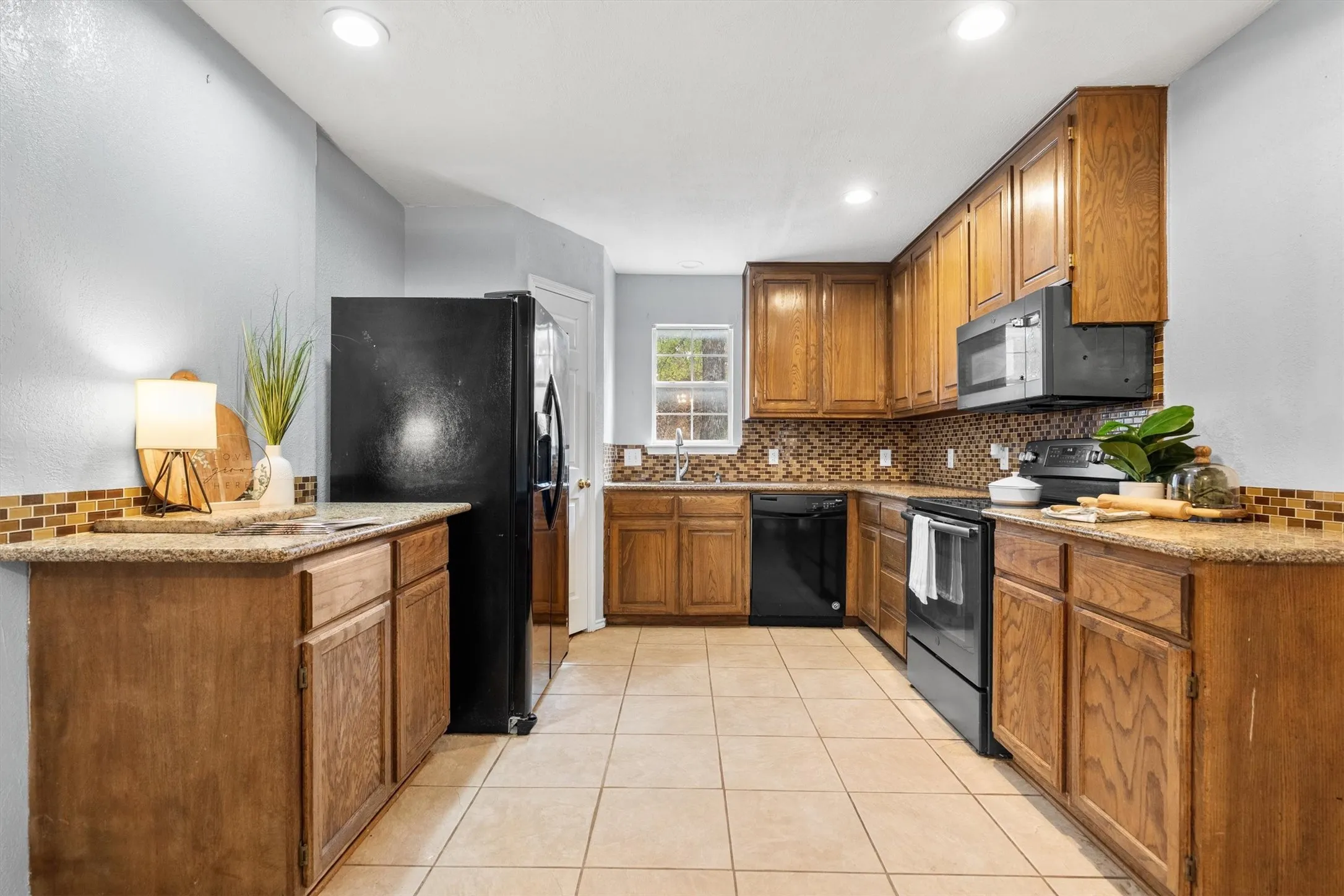 Single Family Residence For Sale in Johnson County , 4117 Matthew Drive, Cleburne, Texas 76031, 4 Bedroom, 3 Bathroom, Garage spaces, 2,346 Sqft, built in 1994, mls#21384069, Real Estate Agent in Cleburne, Homes For Sale in Johnson county, Homes For Sale in Cleburne, Realtor in Cleburne Texas, Real Estate Brokerage Independent Realty Texas, Luminita Cordes Realtor