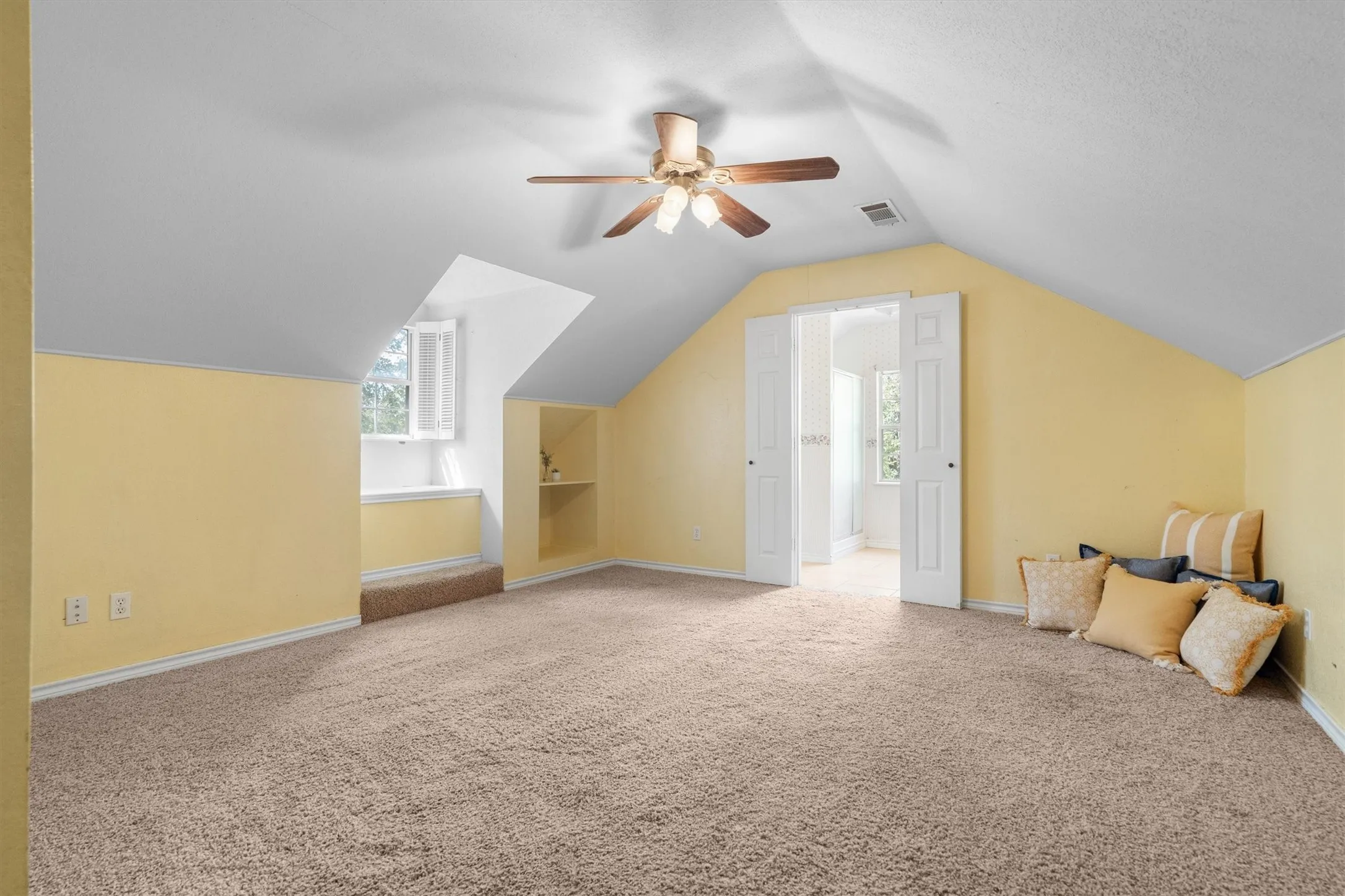 Single Family Residence For Sale in Johnson County , 4117 Matthew Drive, Cleburne, Texas 76031, 4 Bedroom, 3 Bathroom, Garage spaces, 2,346 Sqft, built in 1994, mls#21384069, Real Estate Agent in Cleburne, Homes For Sale in Johnson county, Homes For Sale in Cleburne, Realtor in Cleburne Texas, Real Estate Brokerage Independent Realty Texas, Luminita Cordes Realtor