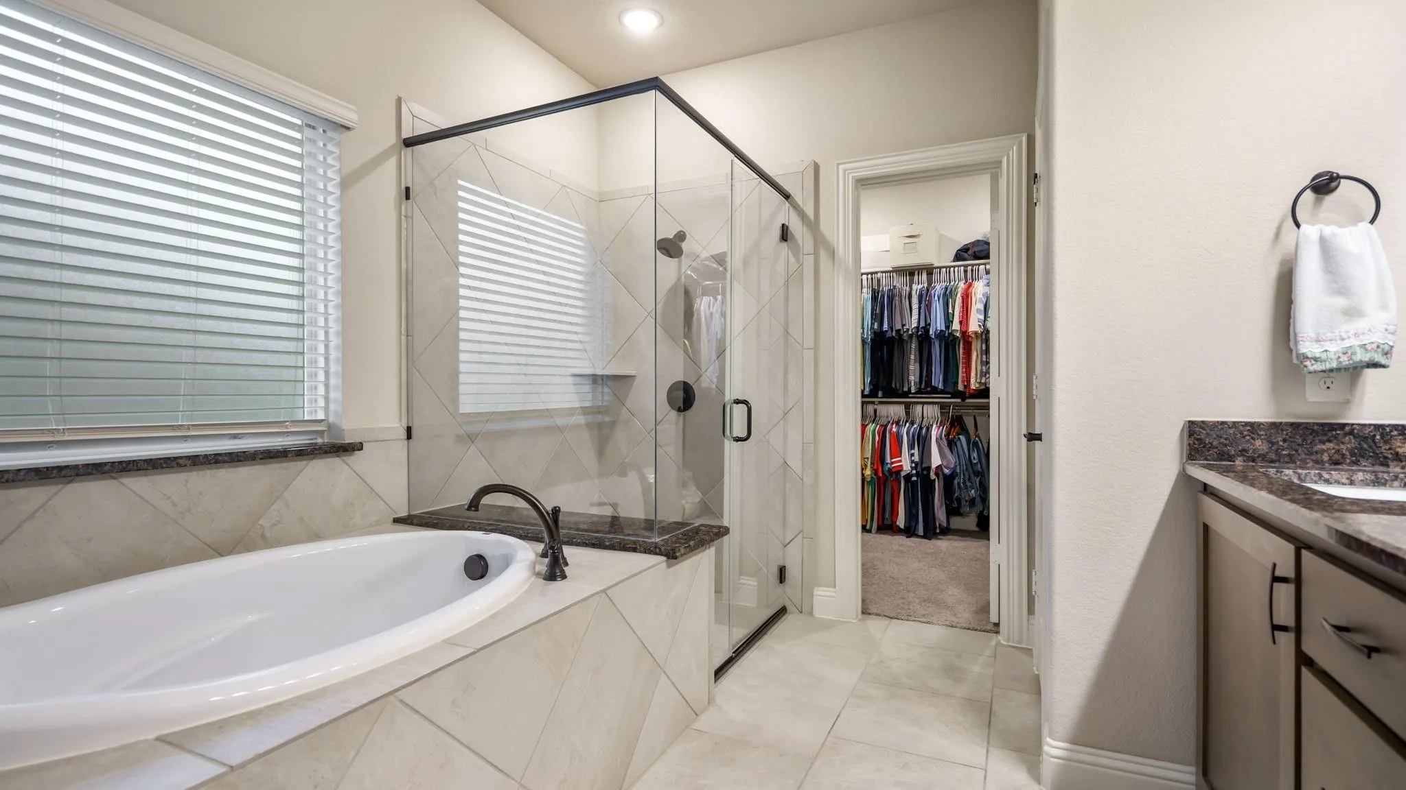 Single Family Residence For Rent in Ellis County , 2613 Turning Leaf Lane, Midlothian, Texas 76065, 4 Bedroom, 3 Bathroom, 2 Garage spaces, 2,892 Sqft, built in 2021, mls#21390848, Real Estate Agent in Midlothian, Homes For Rent in Ellis county, Homes For Rent in Midlothian, Realtor in Midlothian Texas, Real Estate Brokerage Independent Realty Texas, Luminita Cordes Realtor
