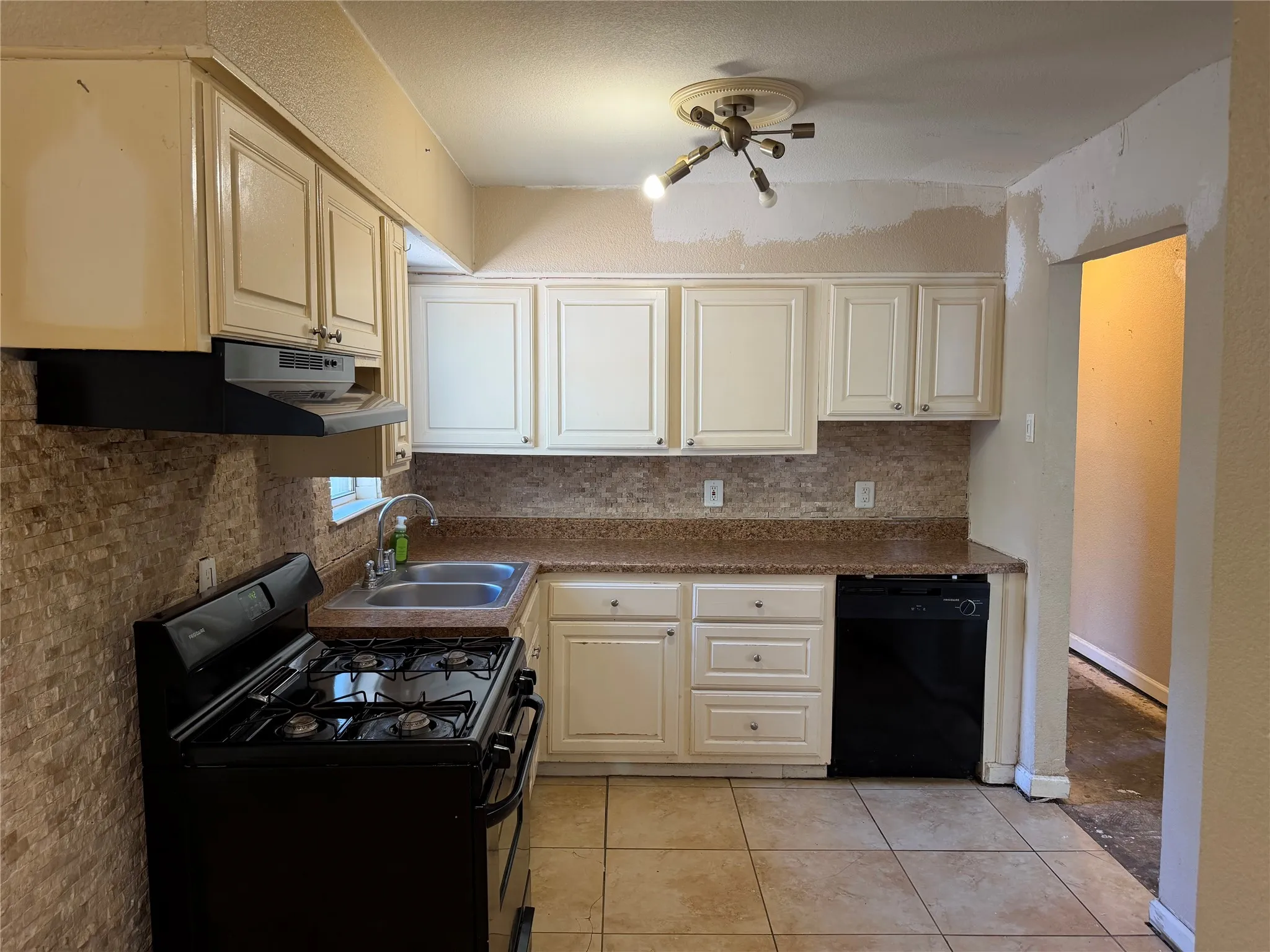 Single Family Residence For Sale in Tarrant County , 4209 Monna Street, Haltom City, Texas 76117, 3 Bedroom, 1 Bathroom, Garage spaces, 1,217 Sqft, built in 1956, mls#21390963, Real Estate Agent in Haltom City, Homes For Sale in Tarrant county, Homes For Sale in Haltom City, Realtor in Haltom City Texas, Real Estate Brokerage Independent Realty Texas, Luminita Cordes Realtor