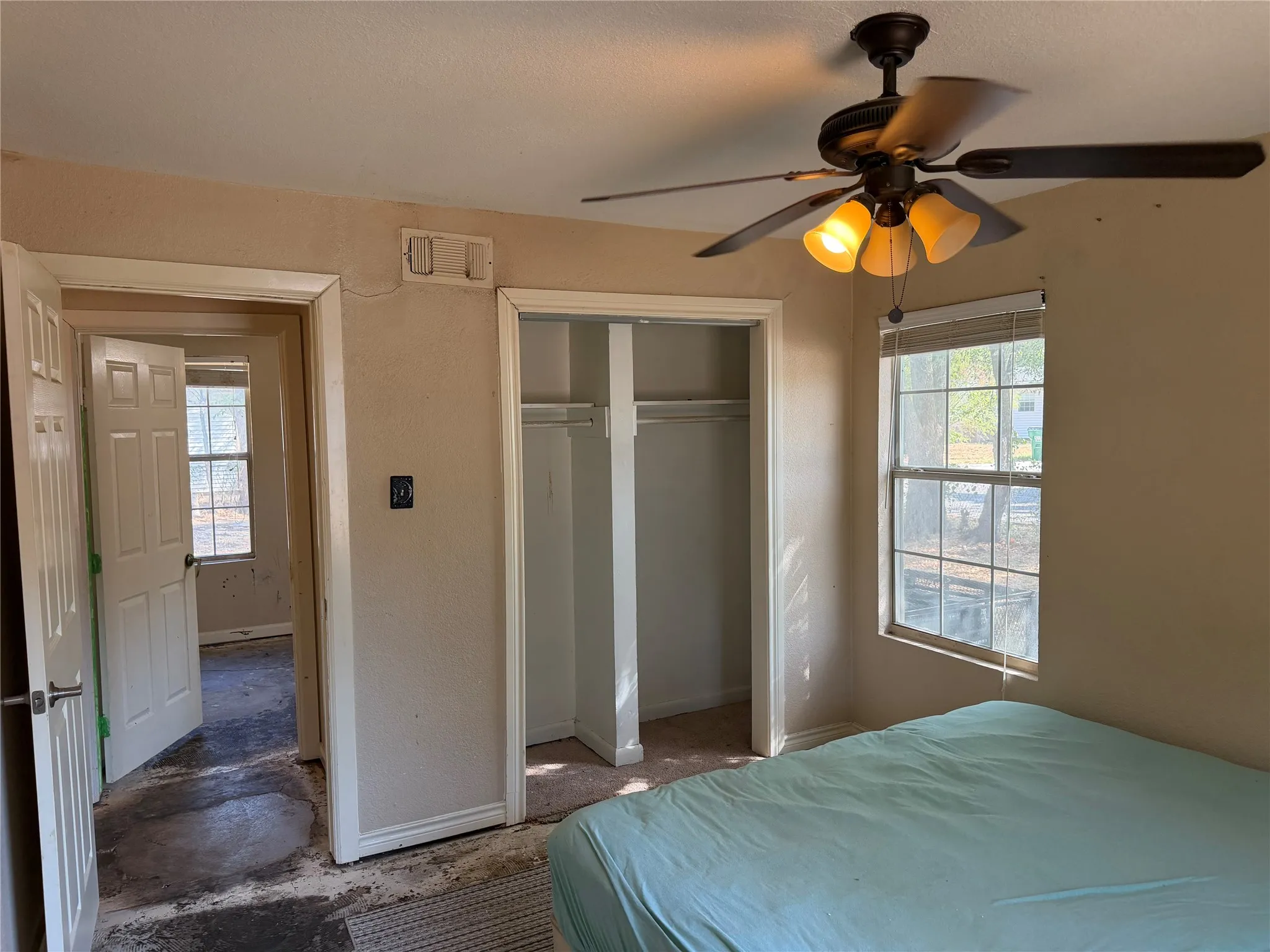 Single Family Residence For Sale in Tarrant County , 4209 Monna Street, Haltom City, Texas 76117, 3 Bedroom, 1 Bathroom, Garage spaces, 1,217 Sqft, built in 1956, mls#21390963, Real Estate Agent in Haltom City, Homes For Sale in Tarrant county, Homes For Sale in Haltom City, Realtor in Haltom City Texas, Real Estate Brokerage Independent Realty Texas, Luminita Cordes Realtor