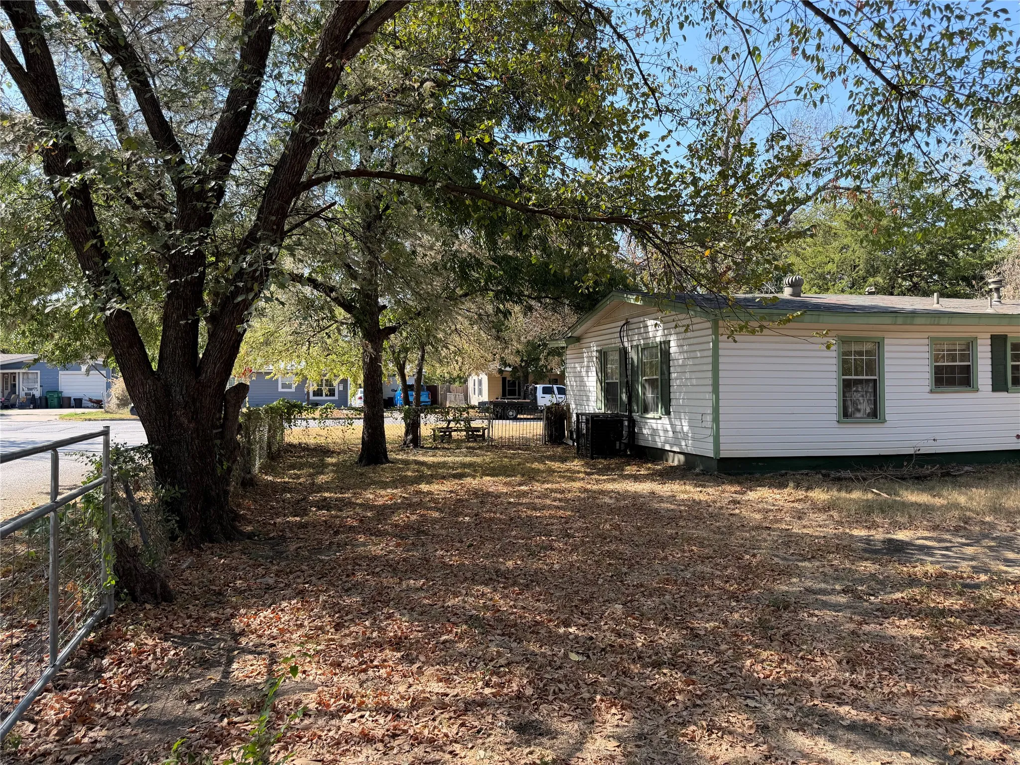 Single Family Residence For Sale in Tarrant County , 4209 Monna Street, Haltom City, Texas 76117, 3 Bedroom, 1 Bathroom, Garage spaces, 1,217 Sqft, built in 1956, mls#21390963, Real Estate Agent in Haltom City, Homes For Sale in Tarrant county, Homes For Sale in Haltom City, Realtor in Haltom City Texas, Real Estate Brokerage Independent Realty Texas, Luminita Cordes Realtor