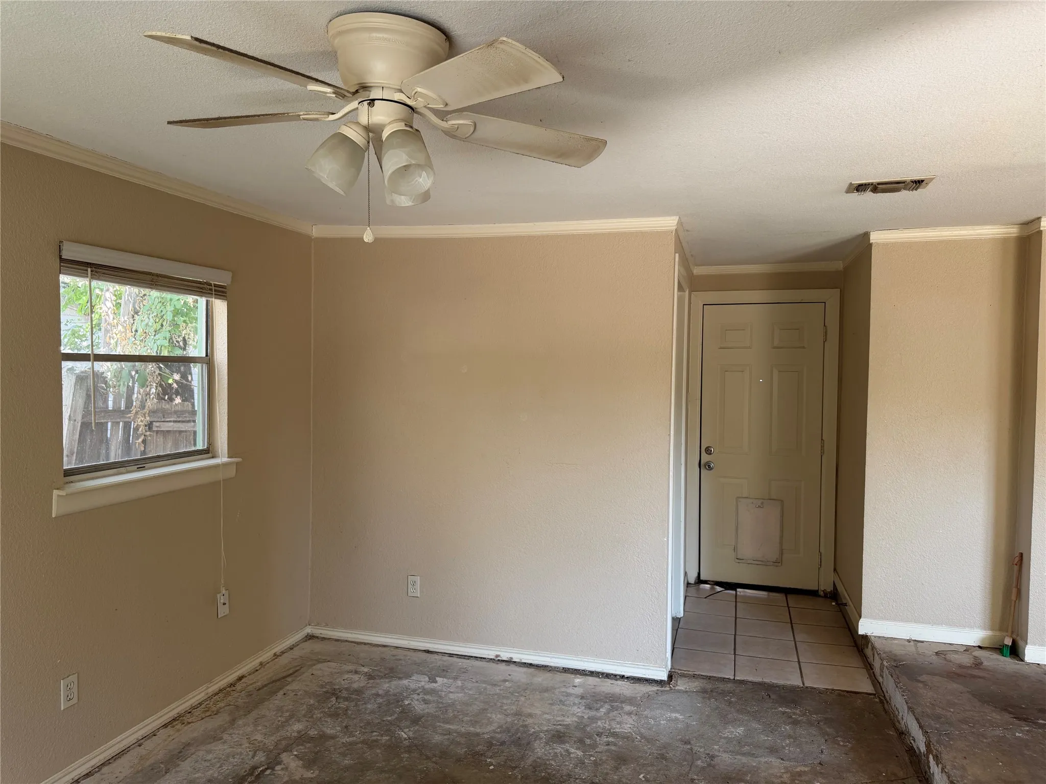 Single Family Residence For Sale in Tarrant County , 4209 Monna Street, Haltom City, Texas 76117, 3 Bedroom, 1 Bathroom, Garage spaces, 1,217 Sqft, built in 1956, mls#21390963, Real Estate Agent in Haltom City, Homes For Sale in Tarrant county, Homes For Sale in Haltom City, Realtor in Haltom City Texas, Real Estate Brokerage Independent Realty Texas, Luminita Cordes Realtor
