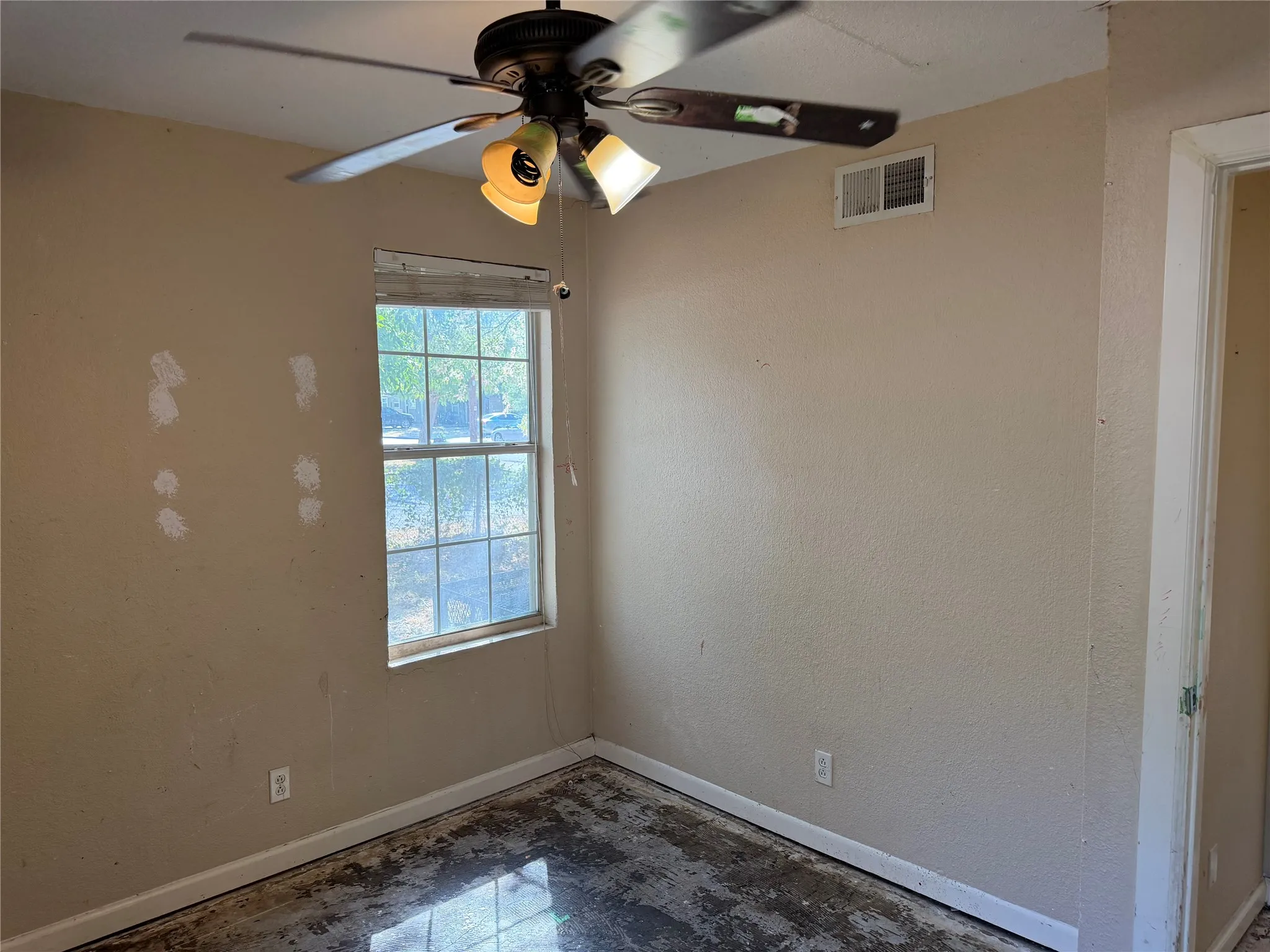 Single Family Residence For Sale in Tarrant County , 4209 Monna Street, Haltom City, Texas 76117, 3 Bedroom, 1 Bathroom, Garage spaces, 1,217 Sqft, built in 1956, mls#21390963, Real Estate Agent in Haltom City, Homes For Sale in Tarrant county, Homes For Sale in Haltom City, Realtor in Haltom City Texas, Real Estate Brokerage Independent Realty Texas, Luminita Cordes Realtor