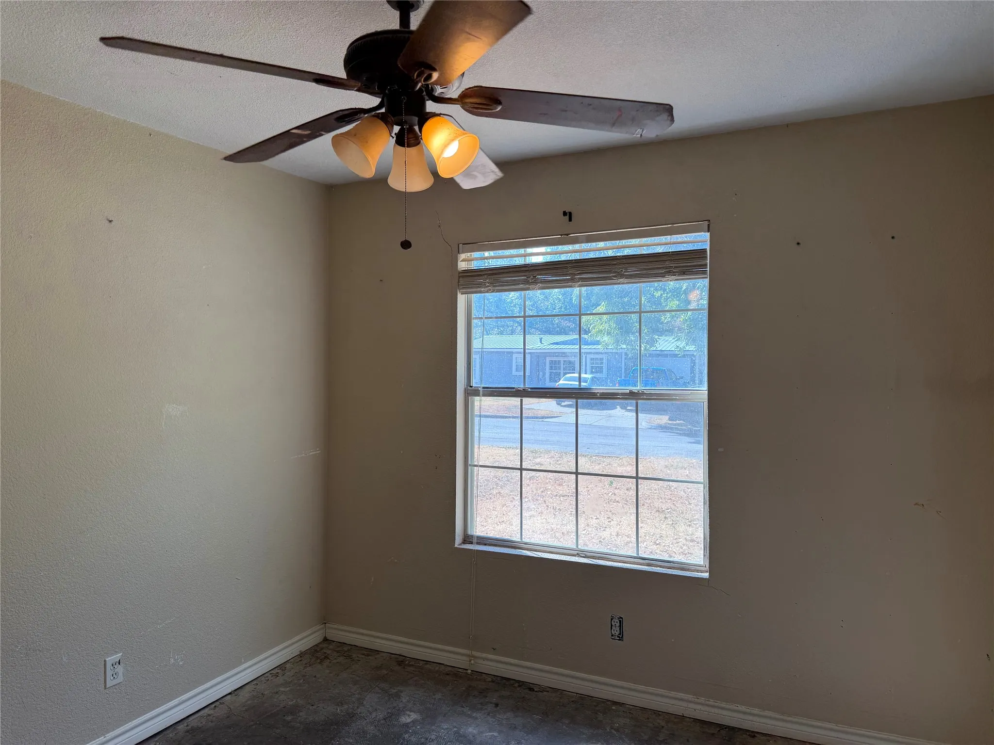 Single Family Residence For Sale in Tarrant County , 4209 Monna Street, Haltom City, Texas 76117, 3 Bedroom, 1 Bathroom, Garage spaces, 1,217 Sqft, built in 1956, mls#21390963, Real Estate Agent in Haltom City, Homes For Sale in Tarrant county, Homes For Sale in Haltom City, Realtor in Haltom City Texas, Real Estate Brokerage Independent Realty Texas, Luminita Cordes Realtor