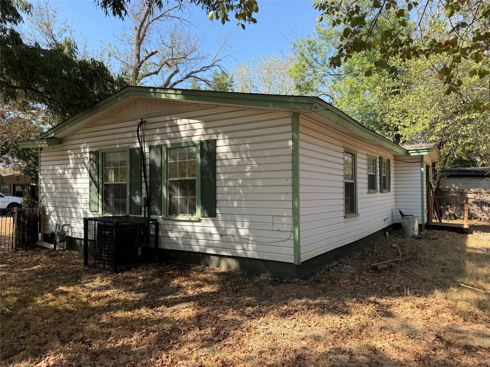 Single Family Residence For Sale in Tarrant County , 4209 Monna Street, Haltom City, Texas 76117, 3 Bedroom, 1 Bathroom, Garage spaces, 1,217 Sqft, built in 1956, mls#21390963, Real Estate Agent in Haltom City, Homes For Sale in Tarrant county, Homes For Sale in Haltom City, Realtor in Haltom City Texas, Real Estate Brokerage Independent Realty Texas, Luminita Cordes Realtor