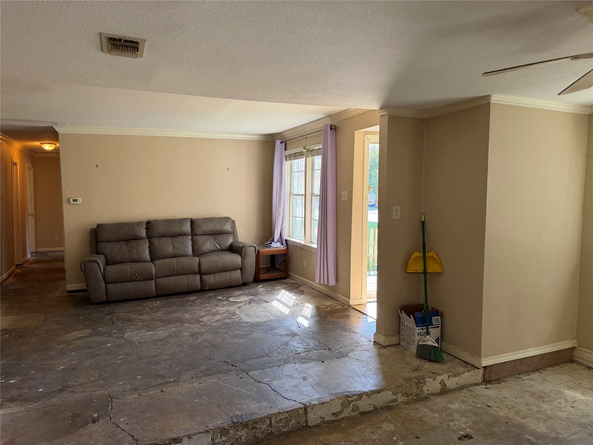 Single Family Residence For Sale in Tarrant County , 4209 Monna Street, Haltom City, Texas 76117, 3 Bedroom, 1 Bathroom, Garage spaces, 1,217 Sqft, built in 1956, mls#21390963, Real Estate Agent in Haltom City, Homes For Sale in Tarrant county, Homes For Sale in Haltom City, Realtor in Haltom City Texas, Real Estate Brokerage Independent Realty Texas, Luminita Cordes Realtor