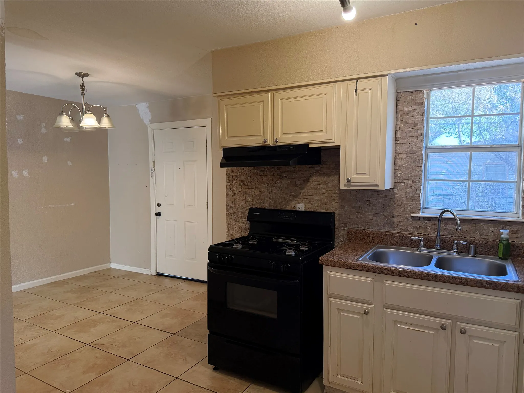 Single Family Residence For Sale in Tarrant County , 4209 Monna Street, Haltom City, Texas 76117, 3 Bedroom, 1 Bathroom, Garage spaces, 1,217 Sqft, built in 1956, mls#21390963, Real Estate Agent in Haltom City, Homes For Sale in Tarrant county, Homes For Sale in Haltom City, Realtor in Haltom City Texas, Real Estate Brokerage Independent Realty Texas, Luminita Cordes Realtor