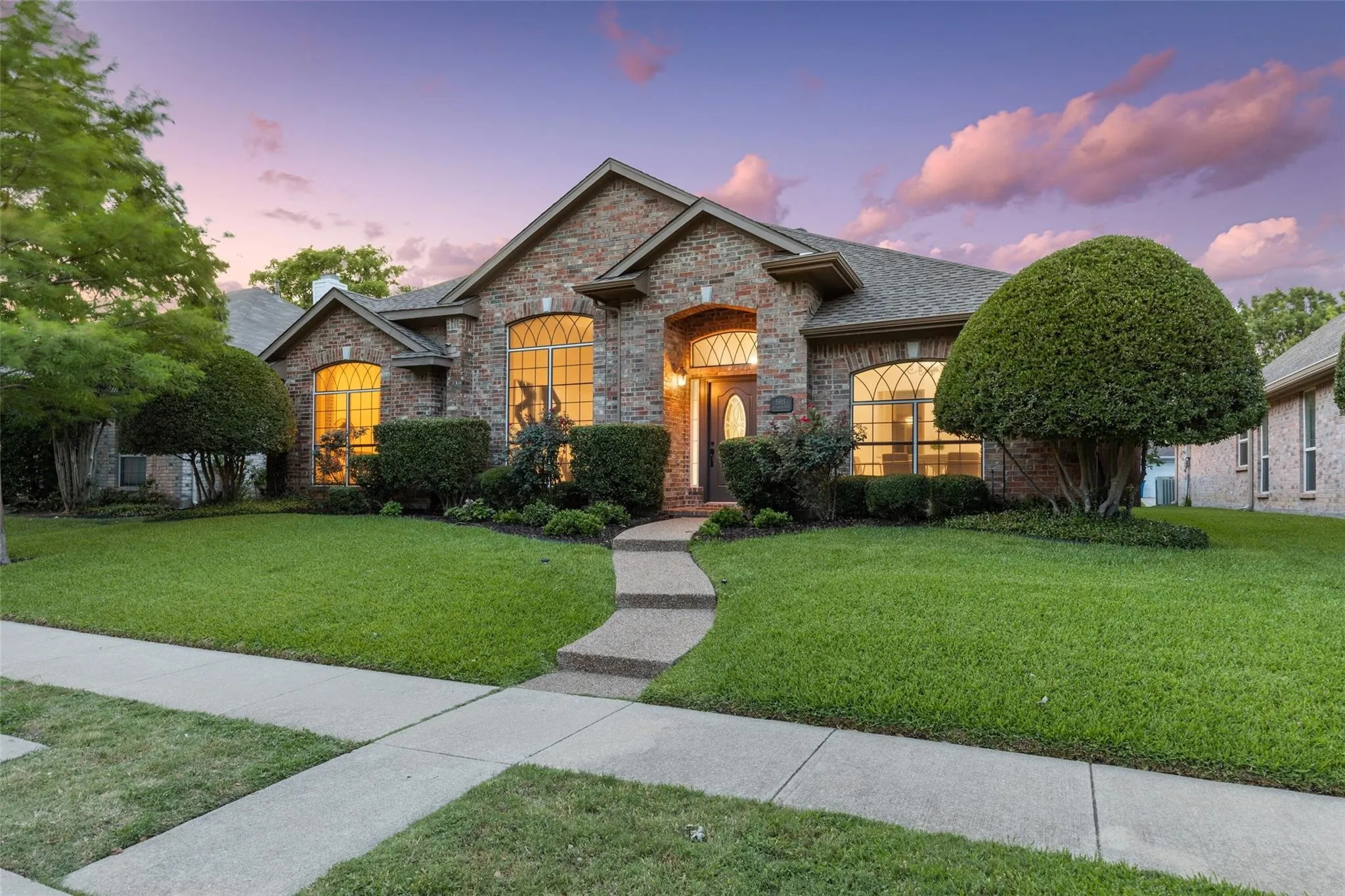 Single Family Residence For Rent in Collin County , 5915 Willow Wood Lane, Dallas, Texas 75252, 3 Bedroom, 3 Bathroom, 2 Garage spaces, 2,297 Sqft, built in 1995, mls#21389736, Real Estate Agent in Dallas, Homes For Rent in Collin county, Homes For Rent in Dallas, Realtor in Dallas Texas, Real Estate Brokerage Independent Realty Texas, Luminita Cordes Realtor