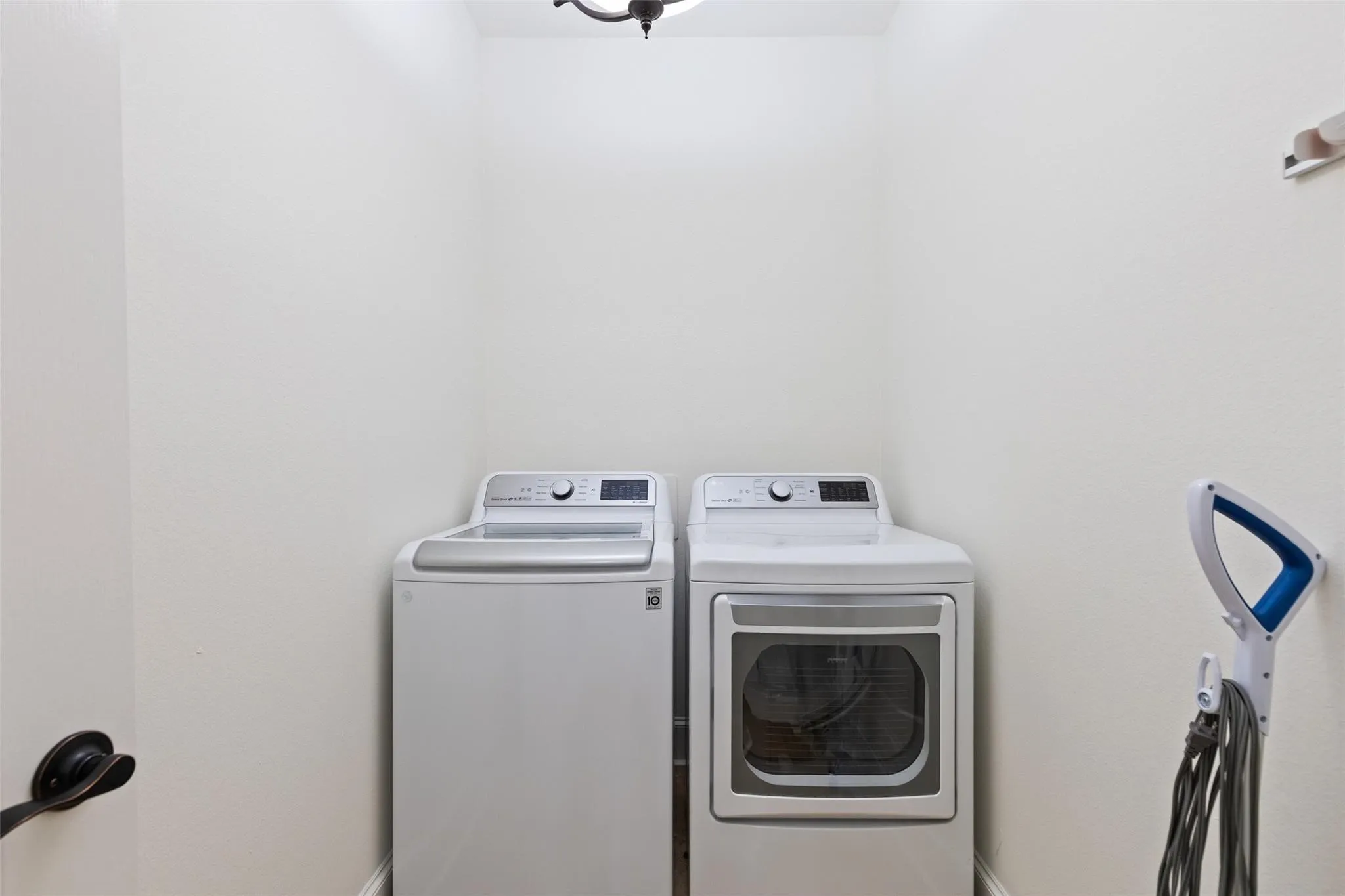 Single Family Residence For Rent in Collin County , 5915 Willow Wood Lane, Dallas, Texas 75252, 3 Bedroom, 3 Bathroom, 2 Garage spaces, 2,297 Sqft, built in 1995, mls#21389736, Real Estate Agent in Dallas, Homes For Rent in Collin county, Homes For Rent in Dallas, Realtor in Dallas Texas, Real Estate Brokerage Independent Realty Texas, Luminita Cordes Realtor