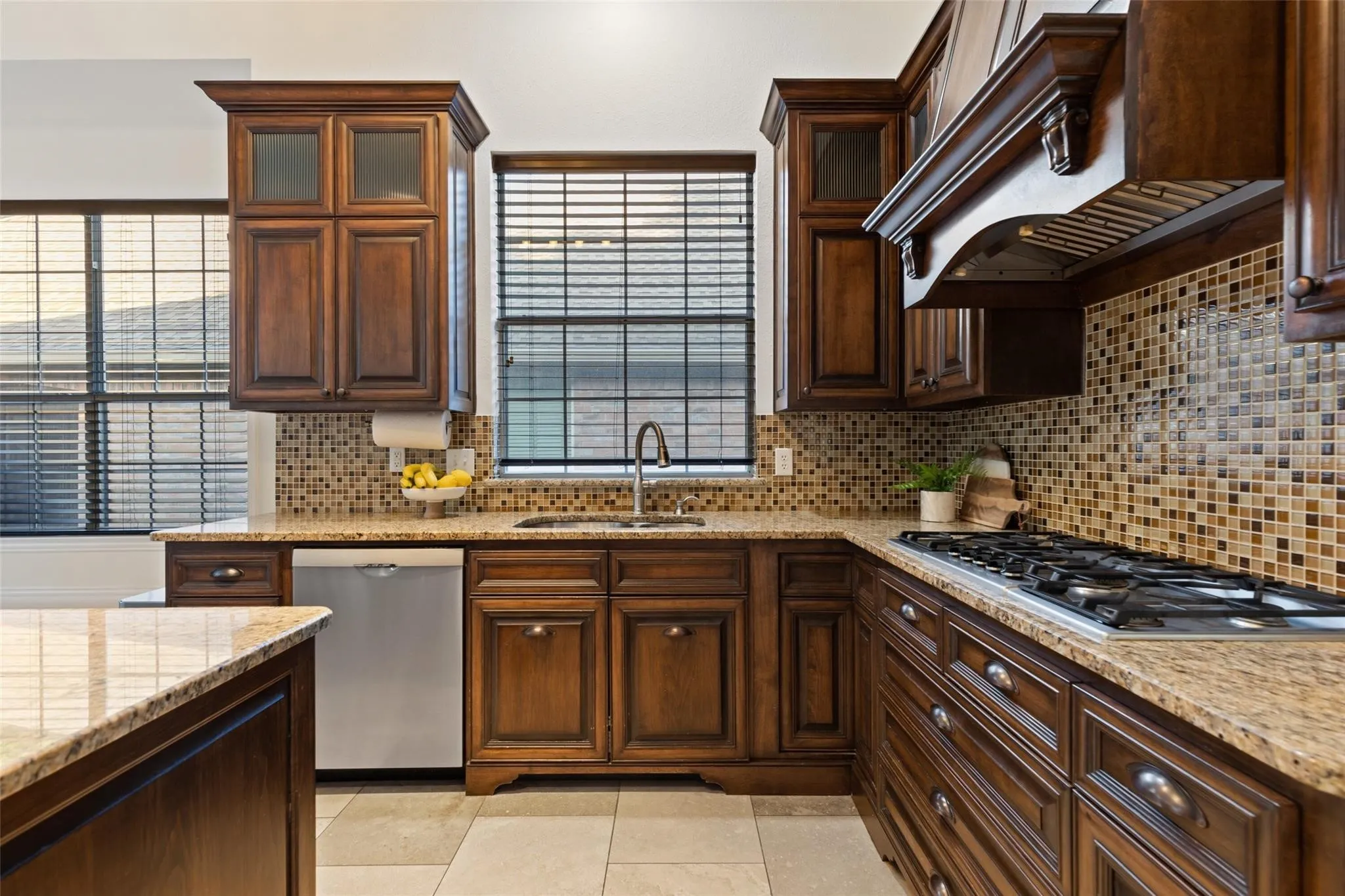 Single Family Residence For Rent in Collin County , 5915 Willow Wood Lane, Dallas, Texas 75252, 3 Bedroom, 3 Bathroom, 2 Garage spaces, 2,297 Sqft, built in 1995, mls#21389736, Real Estate Agent in Dallas, Homes For Rent in Collin county, Homes For Rent in Dallas, Realtor in Dallas Texas, Real Estate Brokerage Independent Realty Texas, Luminita Cordes Realtor