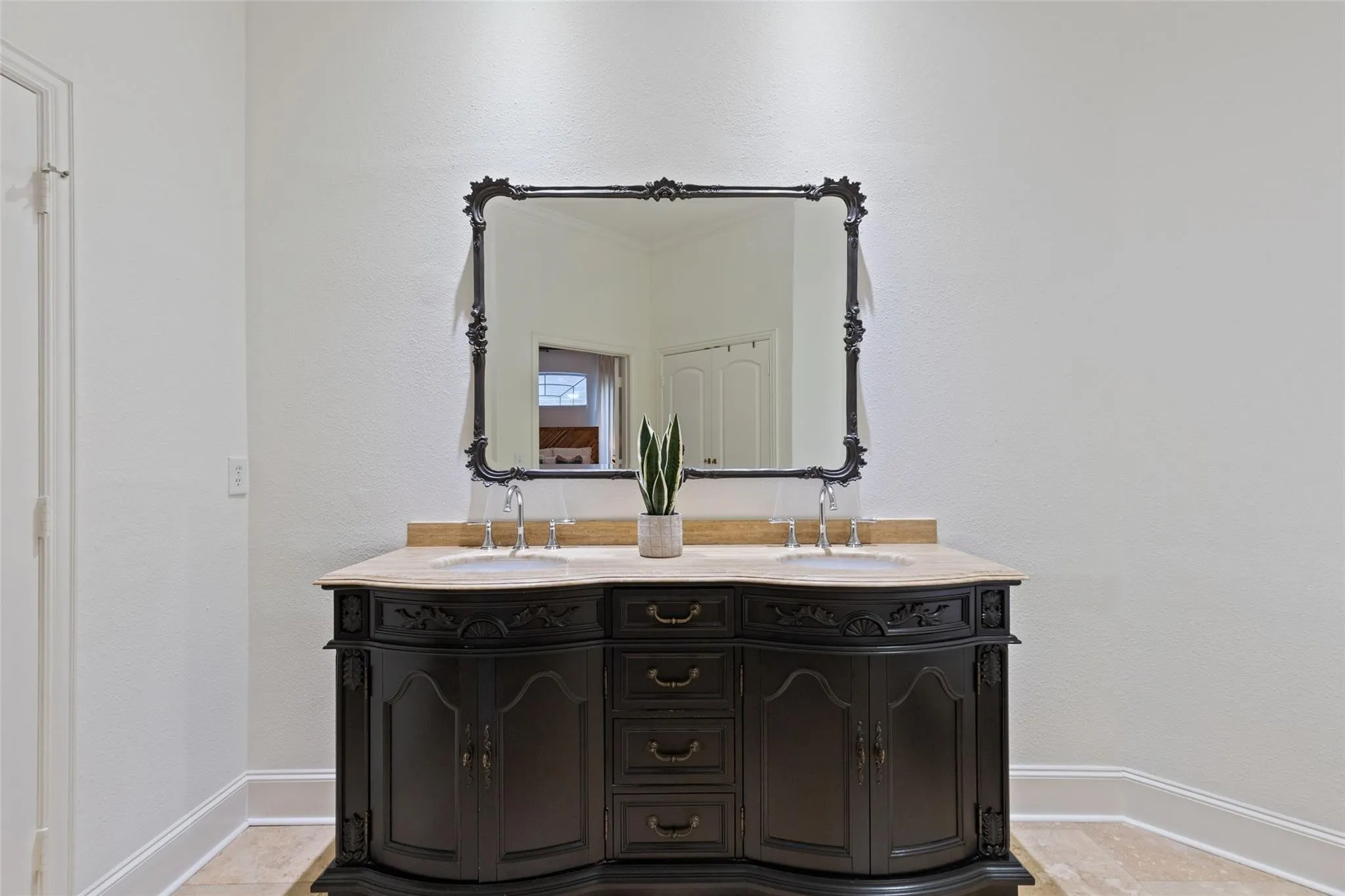 Single Family Residence For Rent in Collin County , 5915 Willow Wood Lane, Dallas, Texas 75252, 3 Bedroom, 3 Bathroom, 2 Garage spaces, 2,297 Sqft, built in 1995, mls#21389736, Real Estate Agent in Dallas, Homes For Rent in Collin county, Homes For Rent in Dallas, Realtor in Dallas Texas, Real Estate Brokerage Independent Realty Texas, Luminita Cordes Realtor