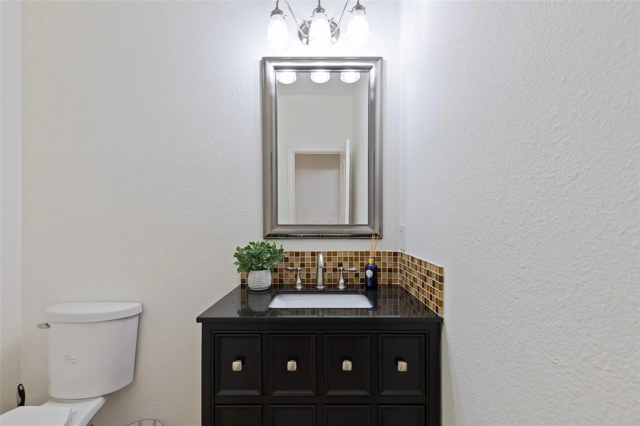 Single Family Residence For Rent in Collin County , 5915 Willow Wood Lane, Dallas, Texas 75252, 3 Bedroom, 3 Bathroom, 2 Garage spaces, 2,297 Sqft, built in 1995, mls#21389736, Real Estate Agent in Dallas, Homes For Rent in Collin county, Homes For Rent in Dallas, Realtor in Dallas Texas, Real Estate Brokerage Independent Realty Texas, Luminita Cordes Realtor