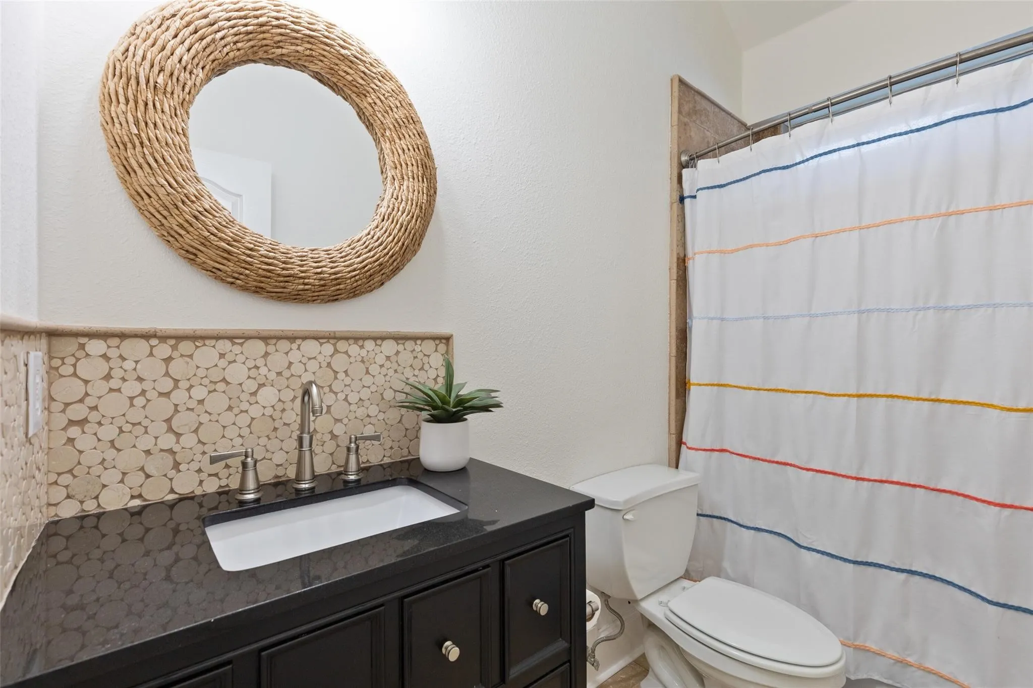 Single Family Residence For Rent in Collin County , 5915 Willow Wood Lane, Dallas, Texas 75252, 3 Bedroom, 3 Bathroom, 2 Garage spaces, 2,297 Sqft, built in 1995, mls#21389736, Real Estate Agent in Dallas, Homes For Rent in Collin county, Homes For Rent in Dallas, Realtor in Dallas Texas, Real Estate Brokerage Independent Realty Texas, Luminita Cordes Realtor