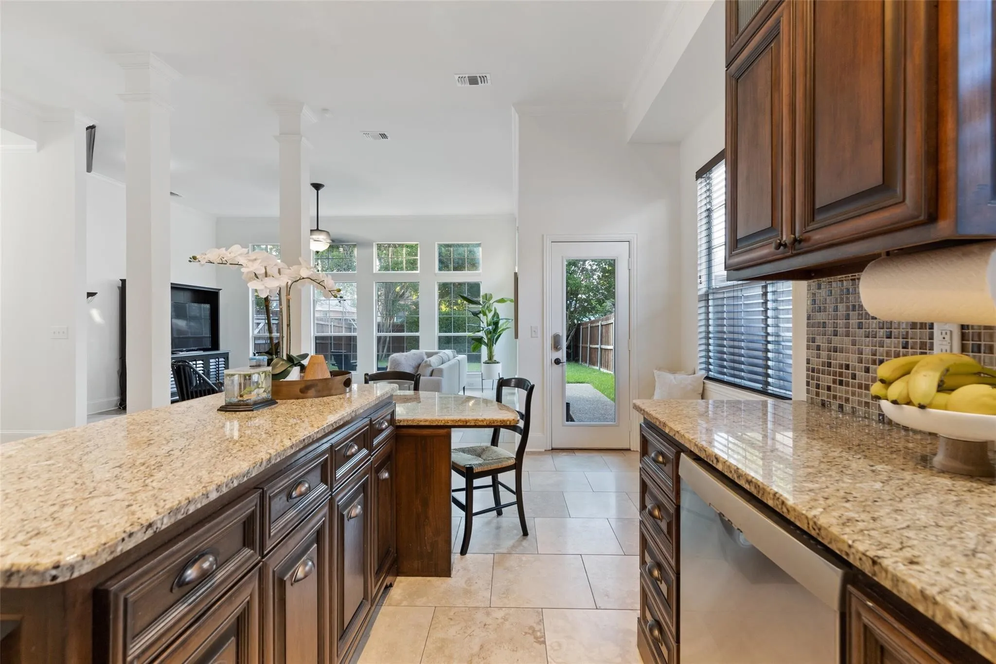 Single Family Residence For Rent in Collin County , 5915 Willow Wood Lane, Dallas, Texas 75252, 3 Bedroom, 3 Bathroom, 2 Garage spaces, 2,297 Sqft, built in 1995, mls#21389736, Real Estate Agent in Dallas, Homes For Rent in Collin county, Homes For Rent in Dallas, Realtor in Dallas Texas, Real Estate Brokerage Independent Realty Texas, Luminita Cordes Realtor