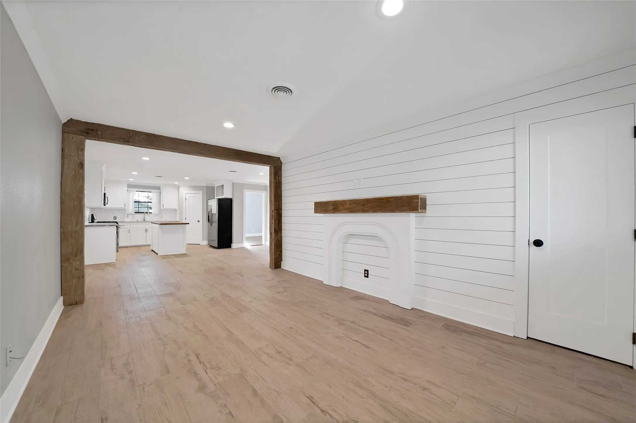 Single Family Residence For Sale in Dallas County , 2622 Arcady Drive, Garland, Texas 75041, 3 Bedroom, 1 Bathroom, 1 Garage spaces, 1,120 Sqft, built in 1960, mls#21389513, Real Estate Agent in Garland, Homes For Sale in Dallas county, Homes For Sale in Garland, Realtor in Garland Texas, Real Estate Brokerage Independent Realty Texas, Luminita Cordes Realtor